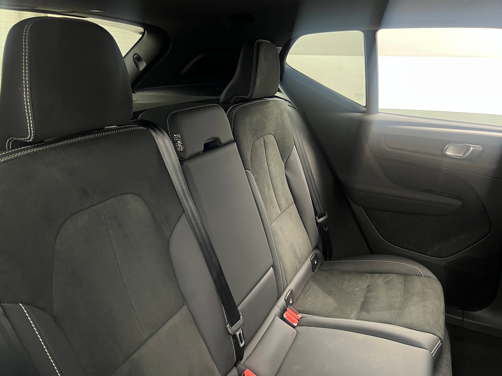 Thumbnail: 2023 Volvo XC40 - 6