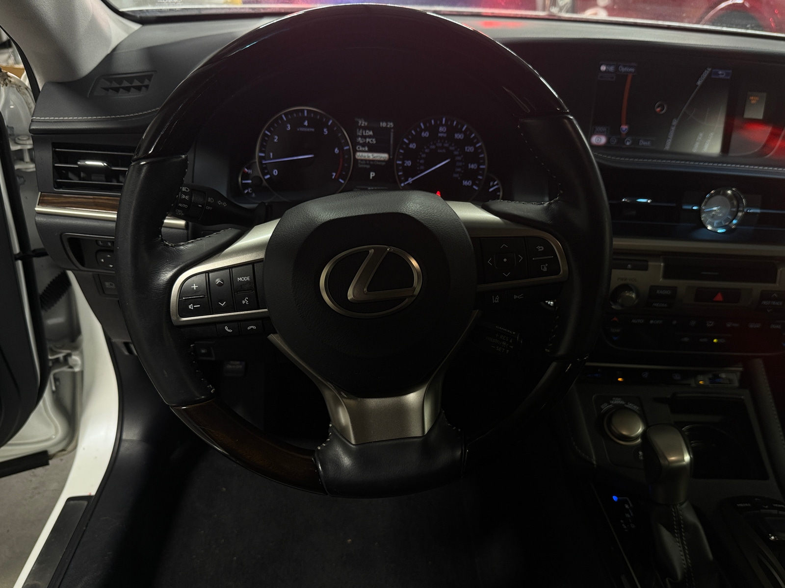 Thumbnail: 2016 Lexus ES - 4