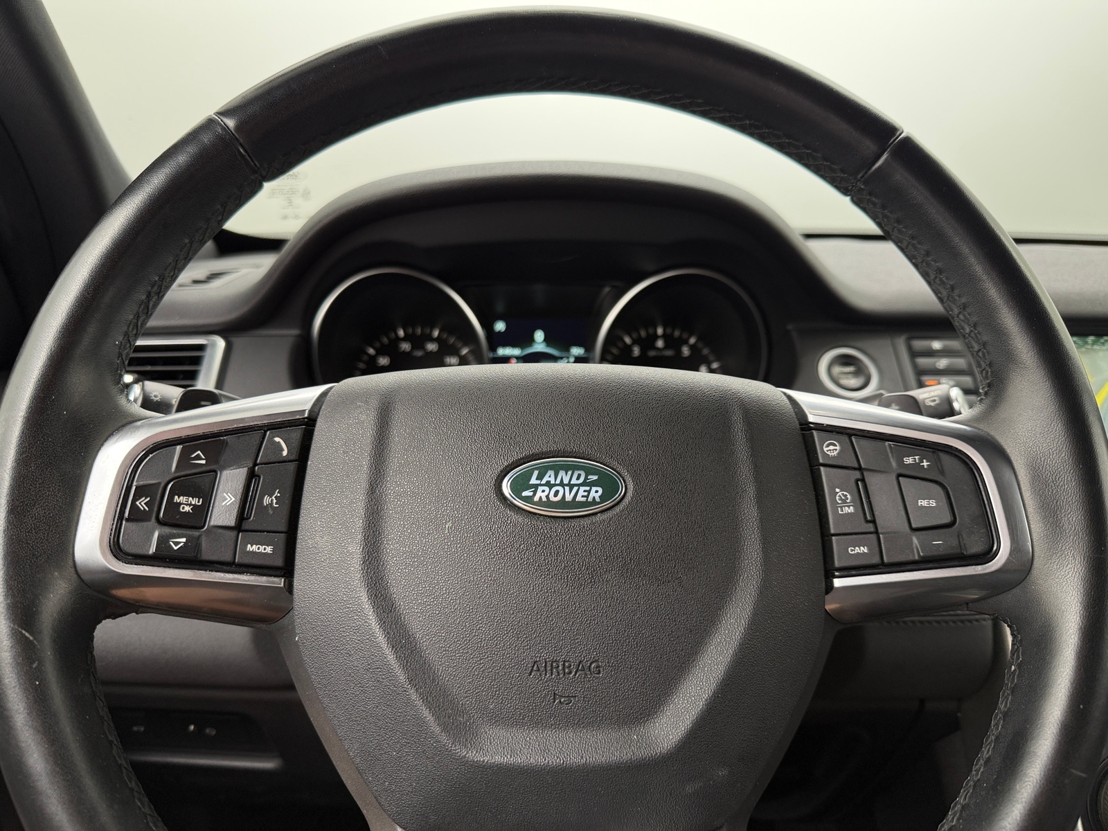 Thumbnail: 2019 Land Rover Discovery Sport - 4