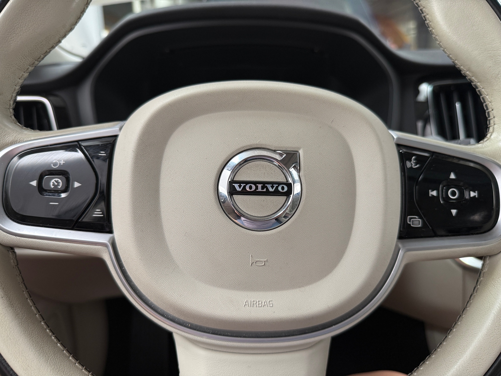 Thumbnail: 2019 Volvo S60 - 4