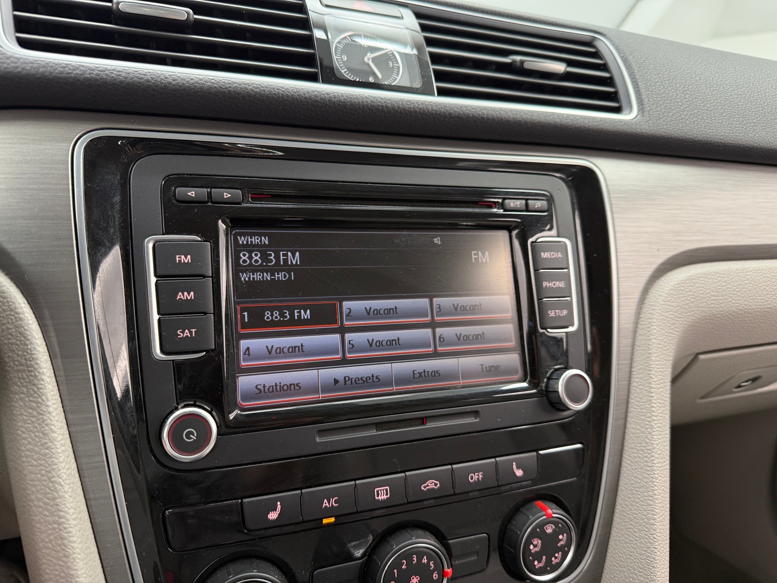 Thumbnail: 2015 Volkswagen Passat - 3