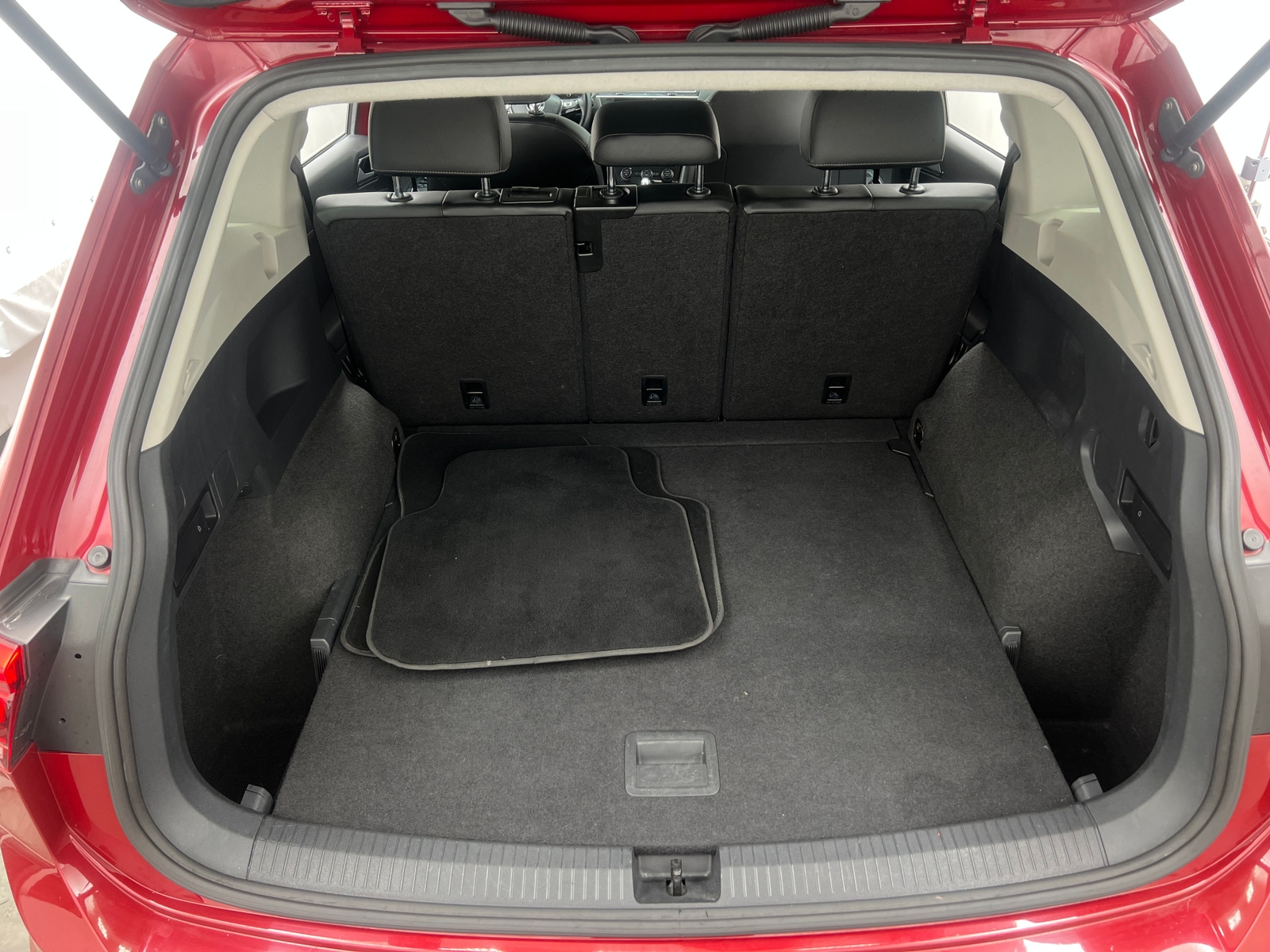 Thumbnail: 2018 Volkswagen Tiguan - 6