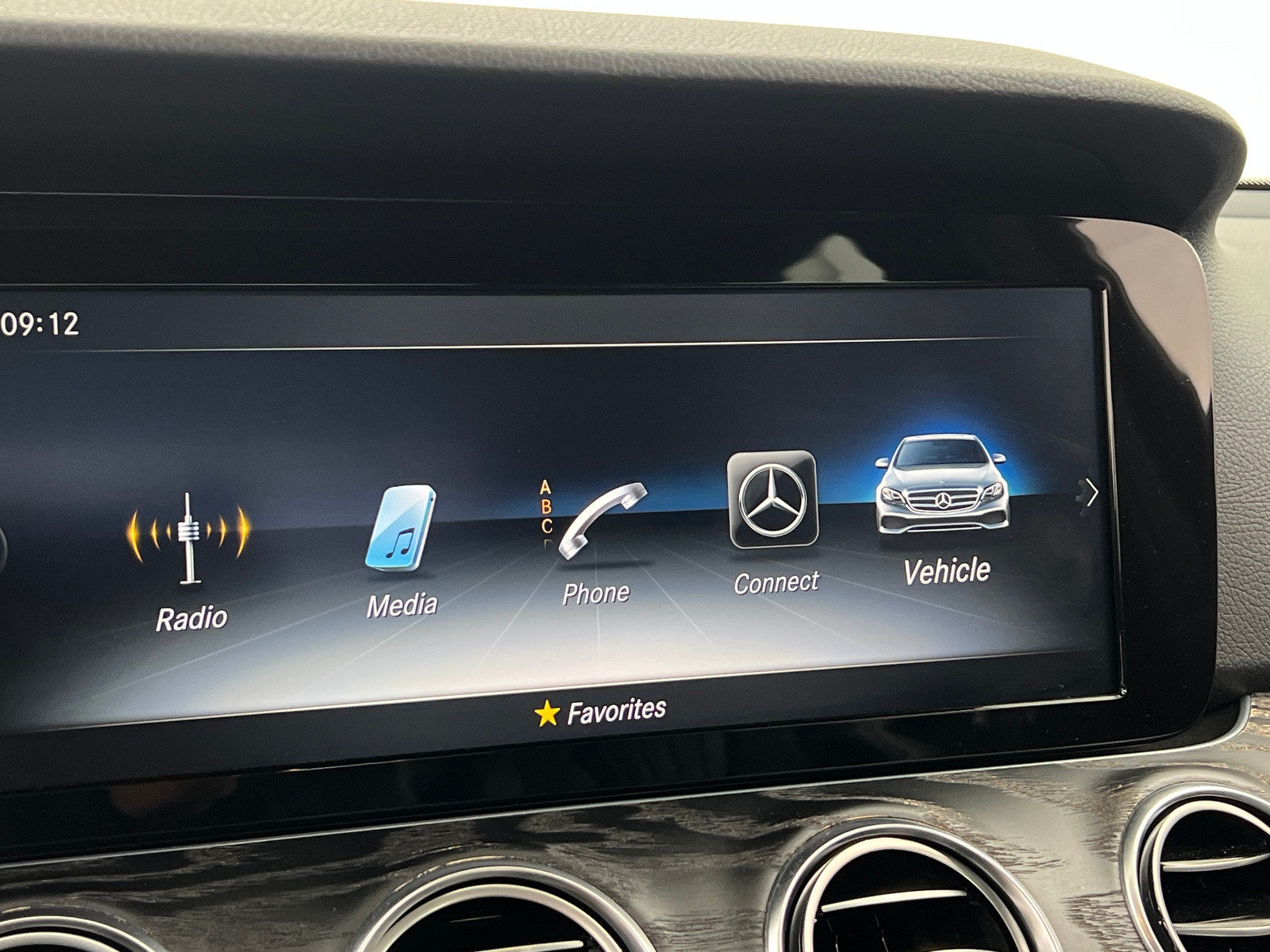 Thumbnail: 2017 Mercedes-Benz E-Class - 3