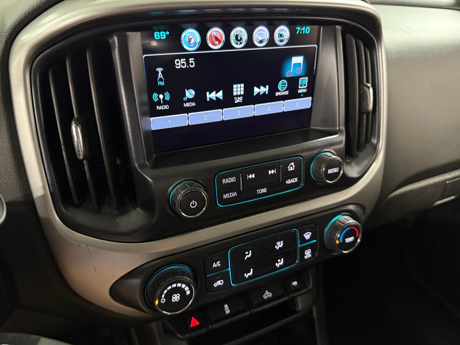 Thumbnail: 2018 Chevrolet Colorado - 4