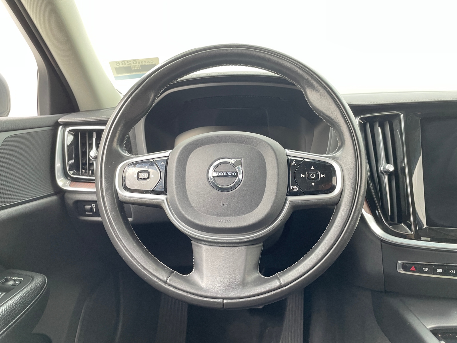 Thumbnail: 2020 Volvo V60 - 4