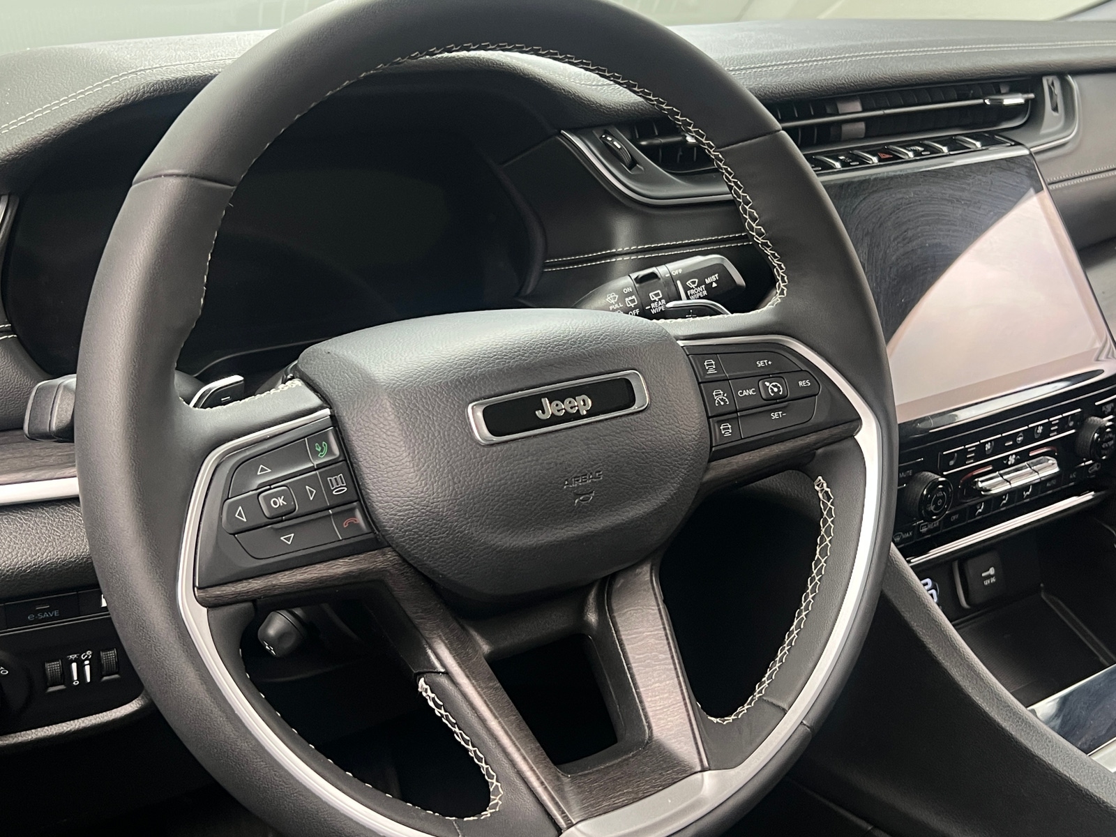 Thumbnail: 2024 Jeep Grand Cherokee - 4
