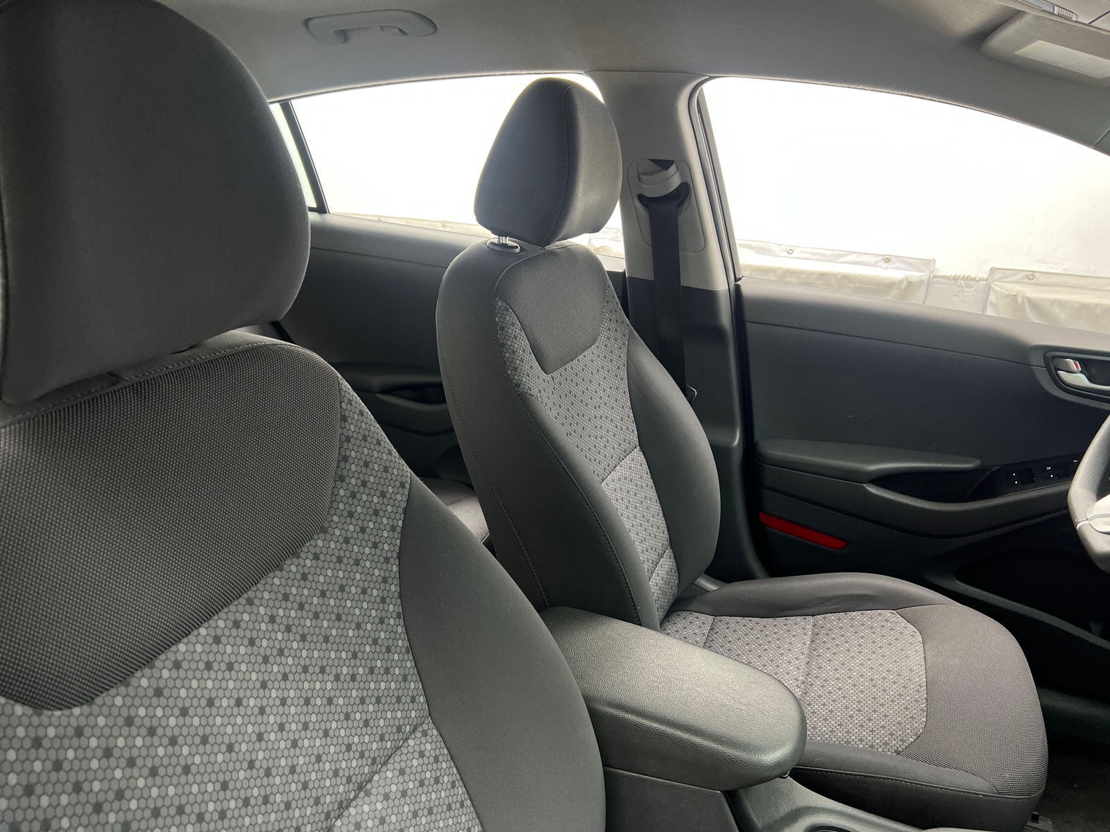 Thumbnail: 2019 Hyundai Ioniq - 2