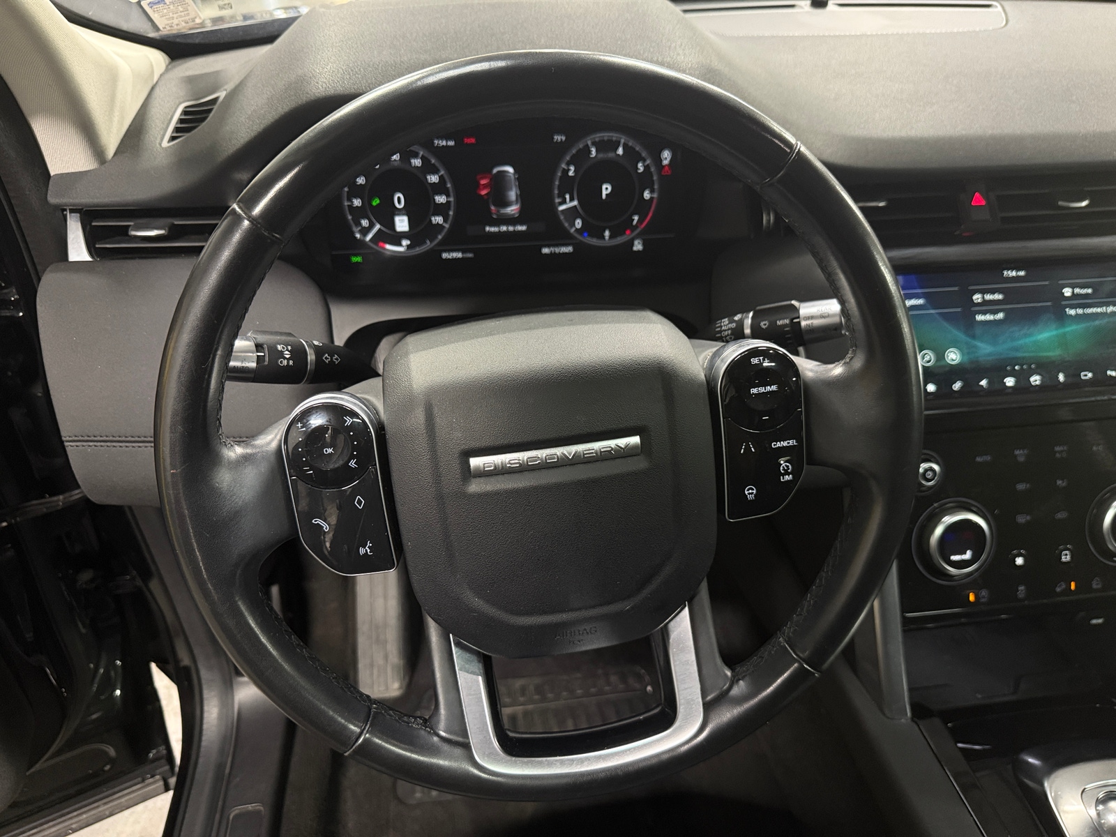 Thumbnail: 2020 Land Rover Discovery Sport - 4