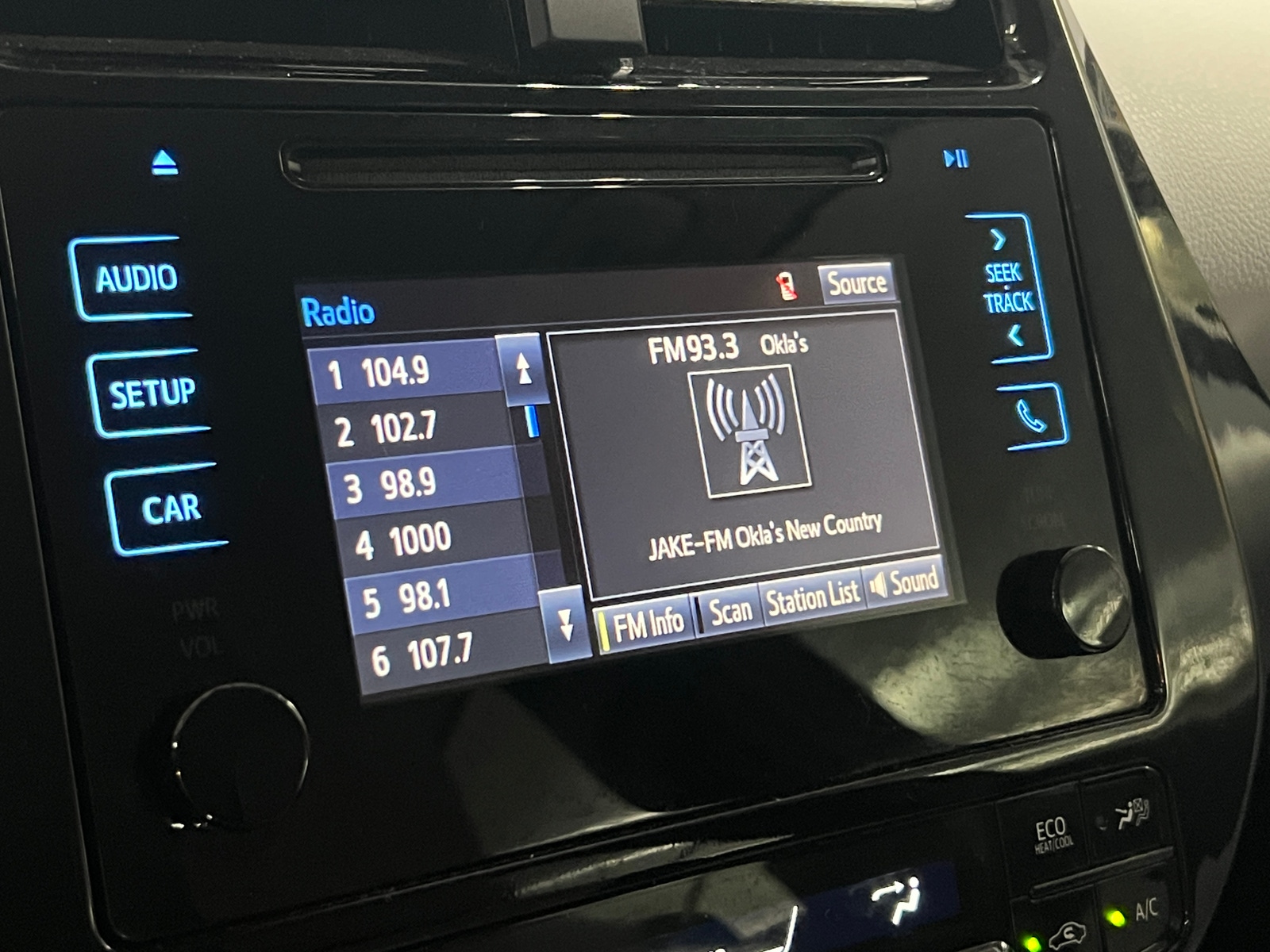 Thumbnail: 2018 Toyota Prius - 4