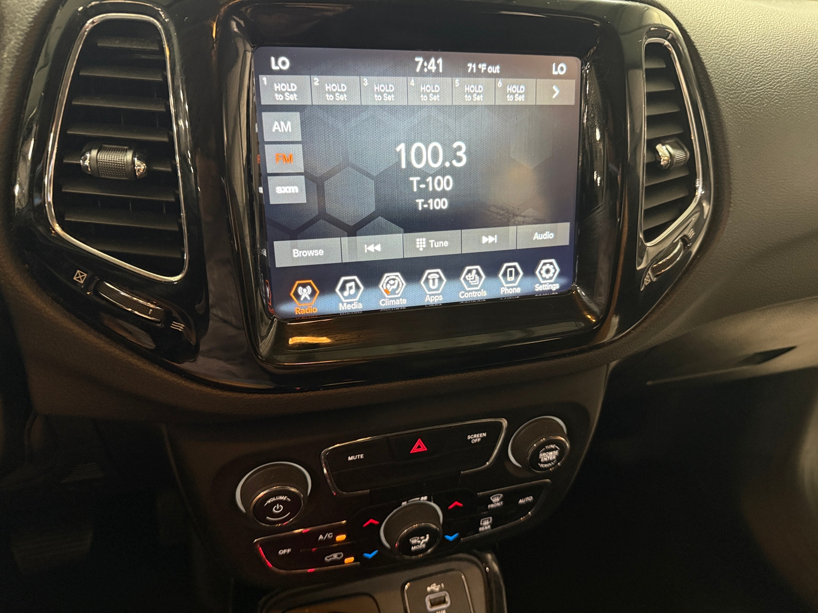 Thumbnail: 2020 Jeep Compass - 3