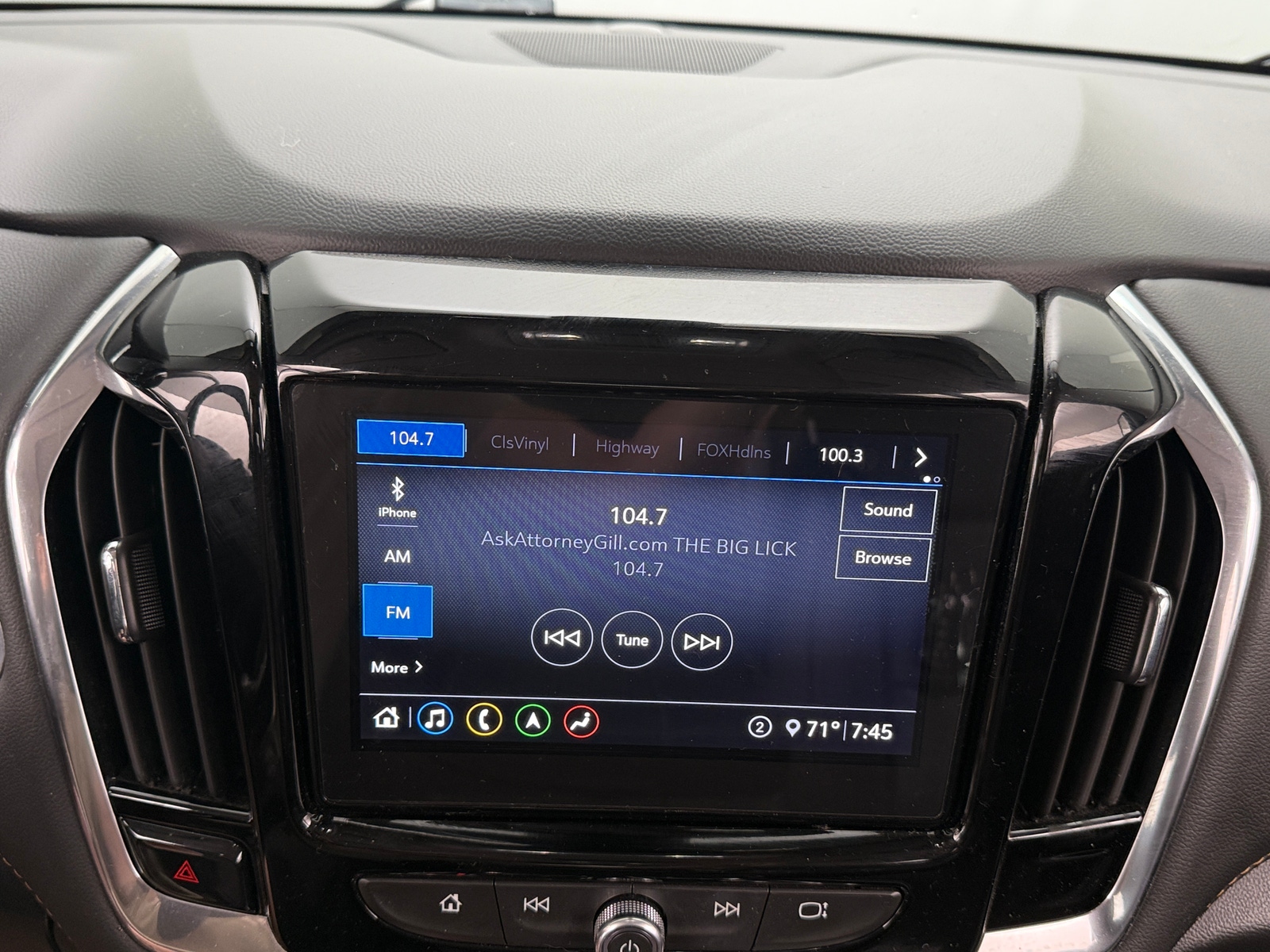 Thumbnail: 2021 Chevrolet Traverse - 3