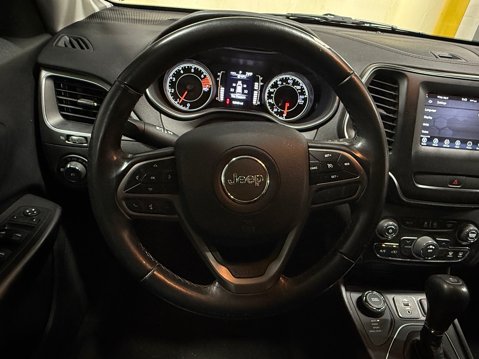 Thumbnail: 2019 Jeep Cherokee - 5