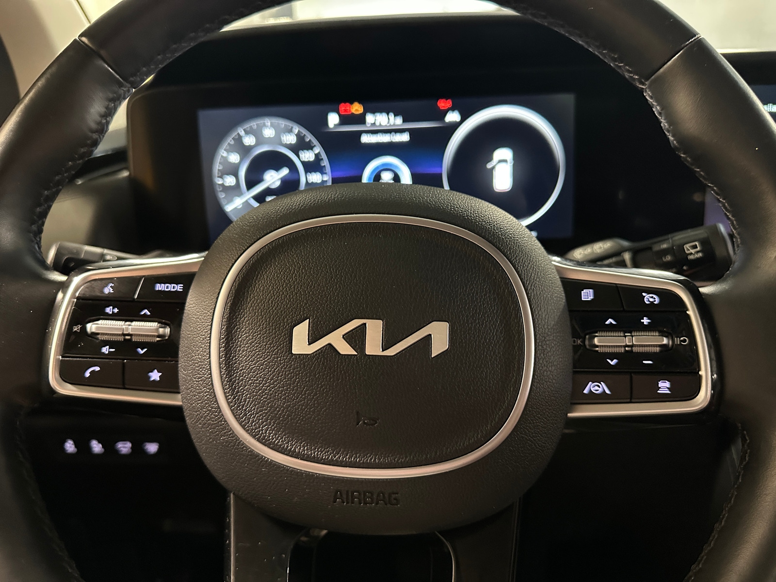 Thumbnail: 2022 Kia Carnival - 4
