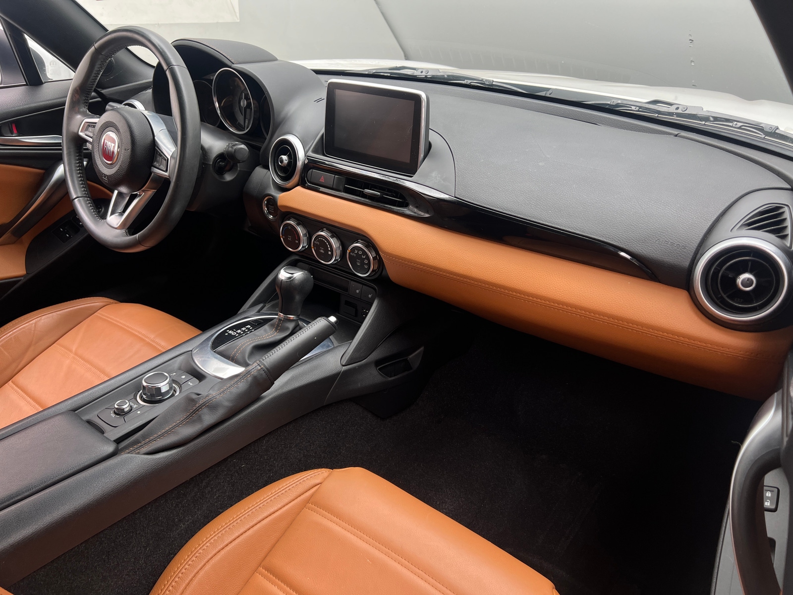 Thumbnail: 2017 Fiat 124 Spider - 2