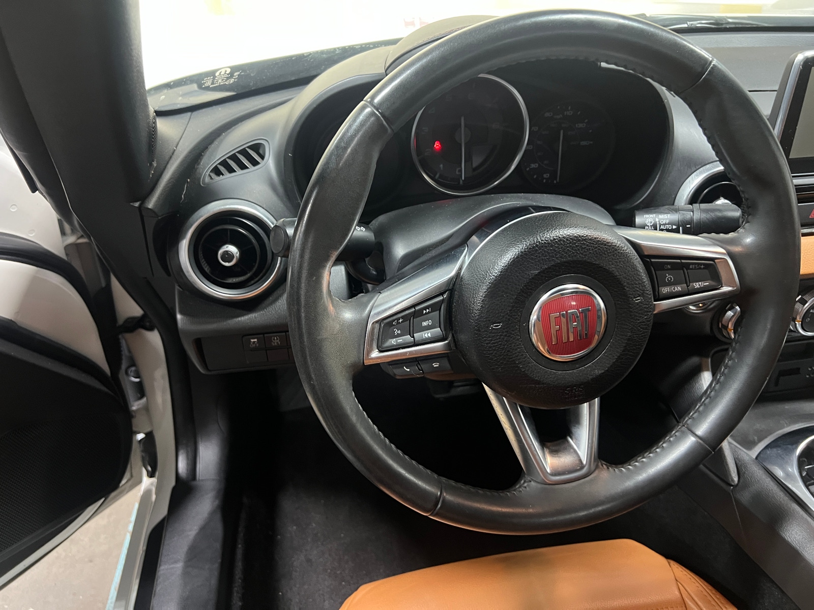 Thumbnail: 2017 Fiat 124 Spider - 4