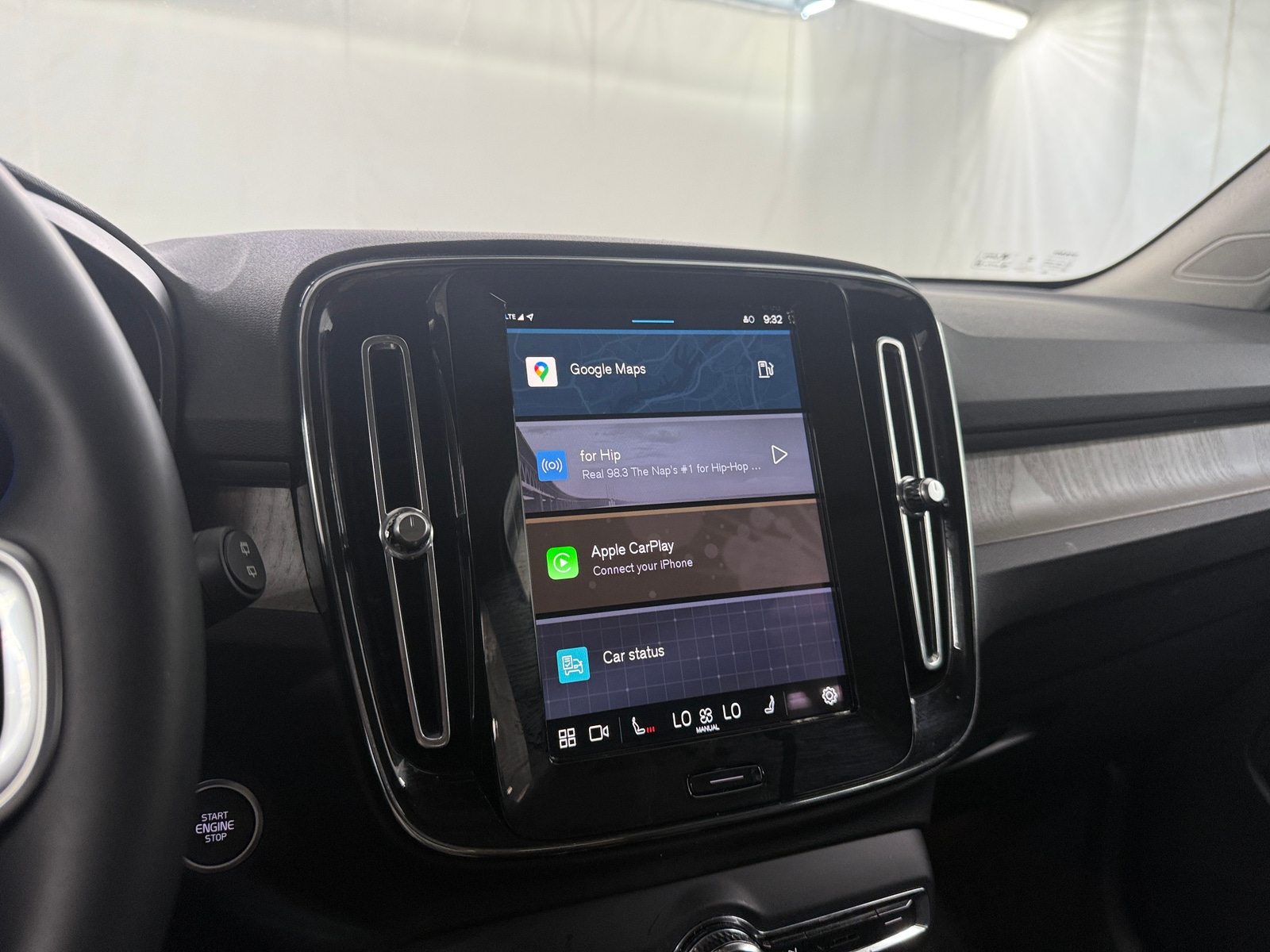 Thumbnail: 2025 Volvo XC40 - 3