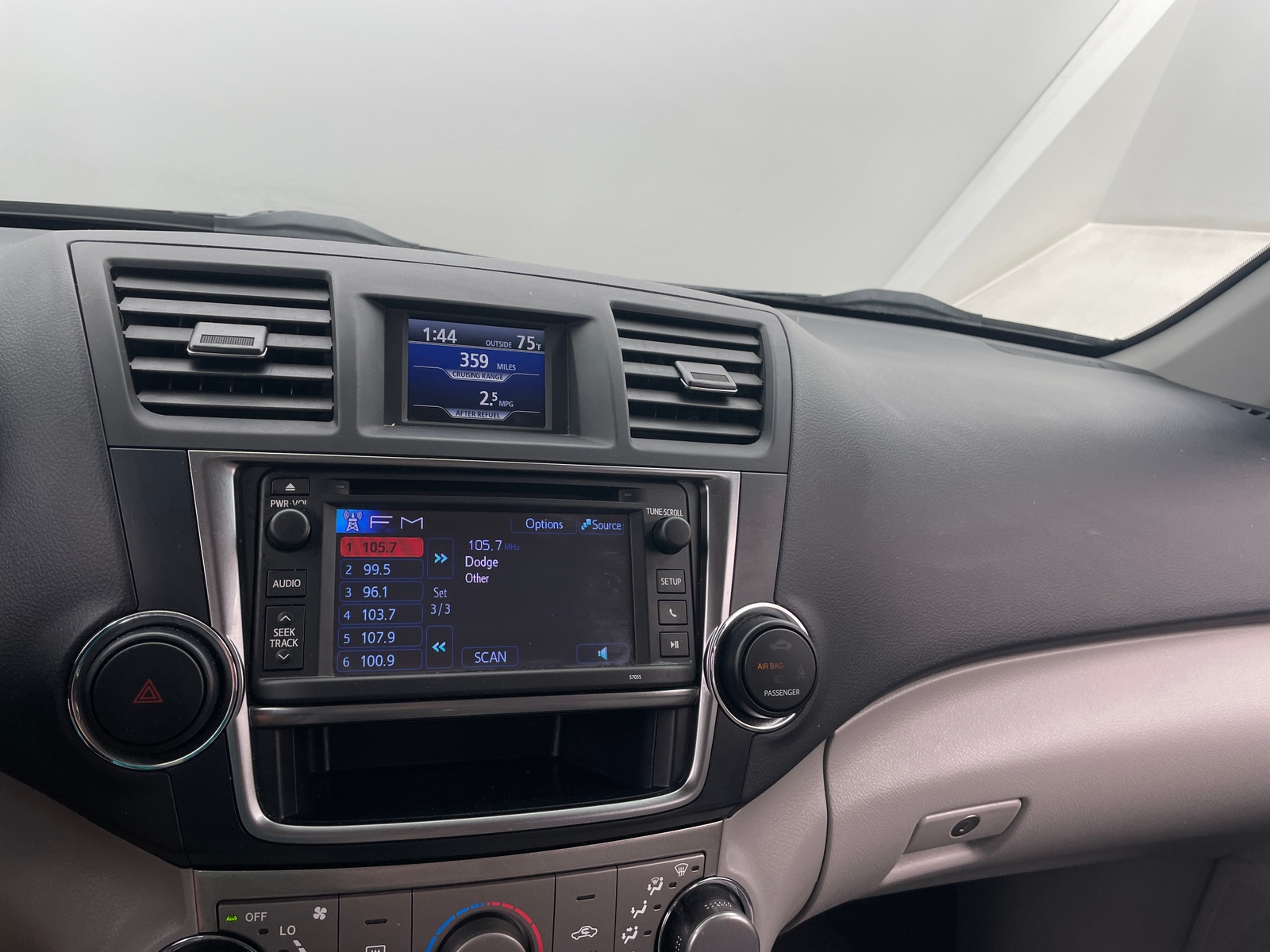 Thumbnail: 2013 Toyota Highlander - 4