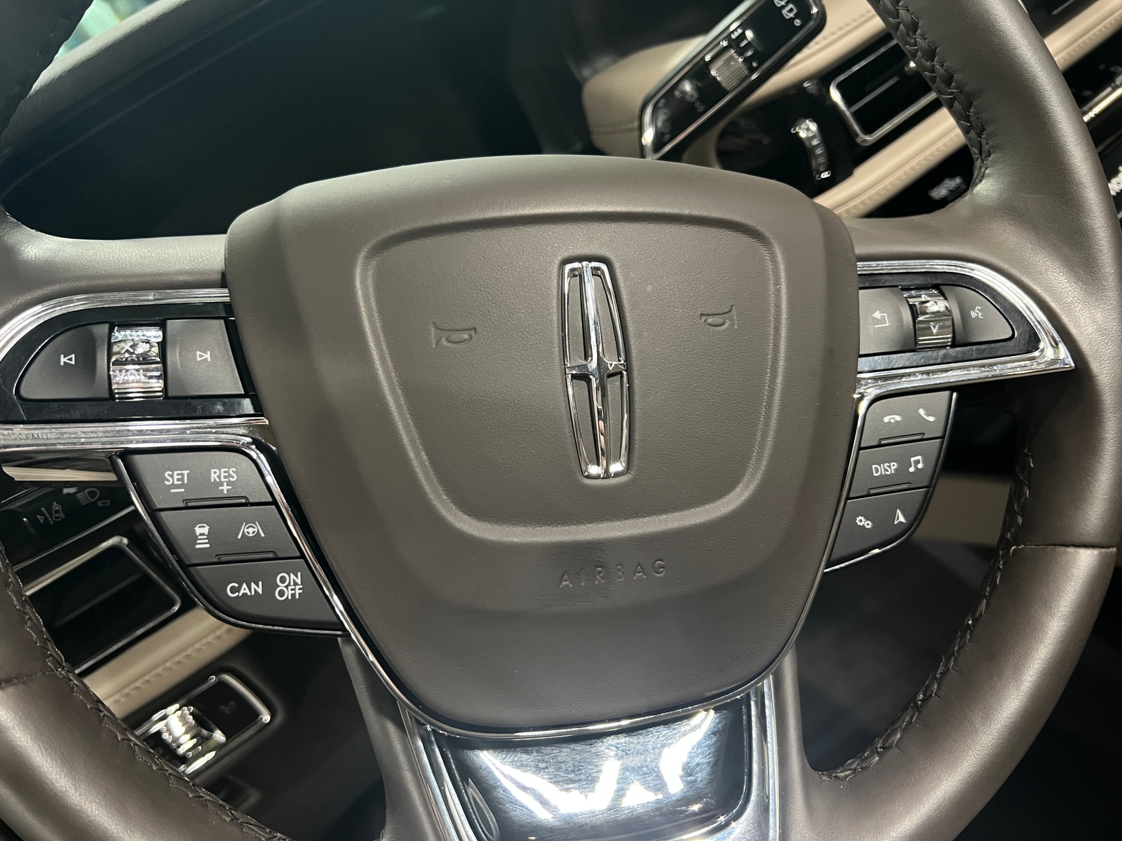 Thumbnail: 2023 Lincoln Nautilus - 4