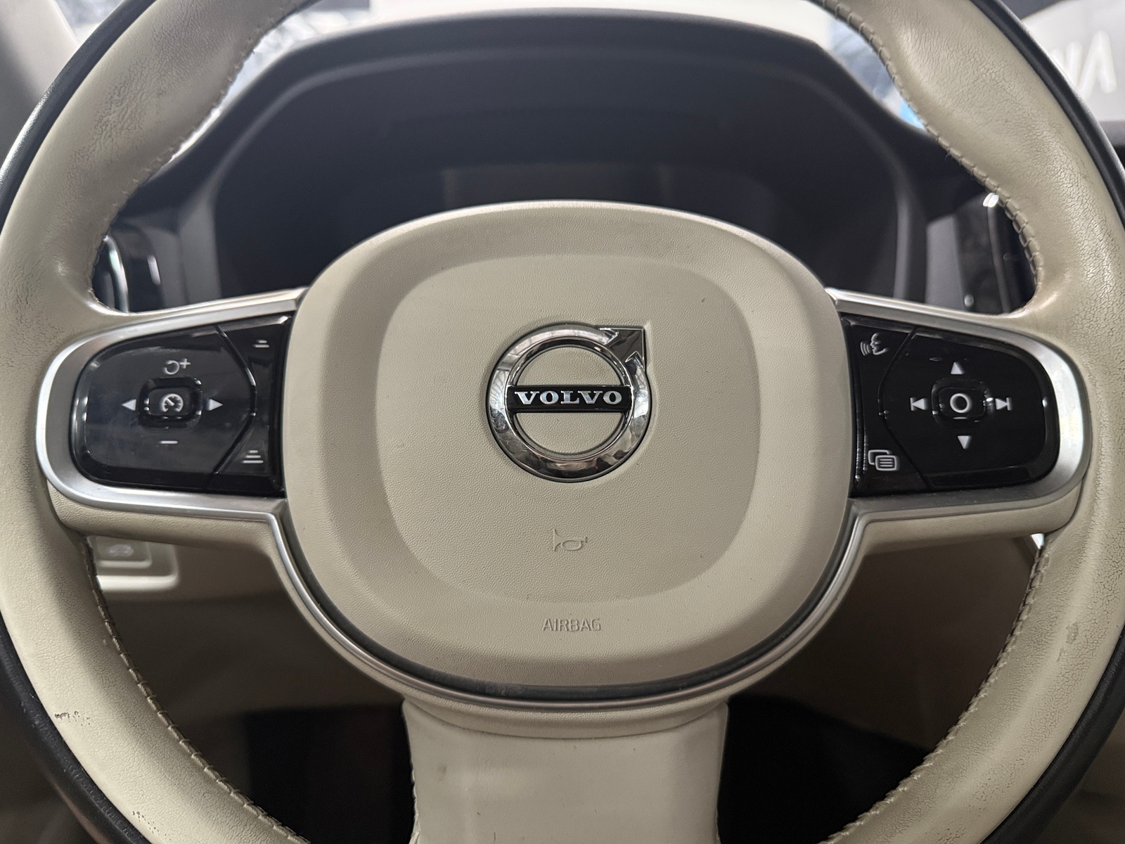 Thumbnail: 2020 Volvo V60 - 4