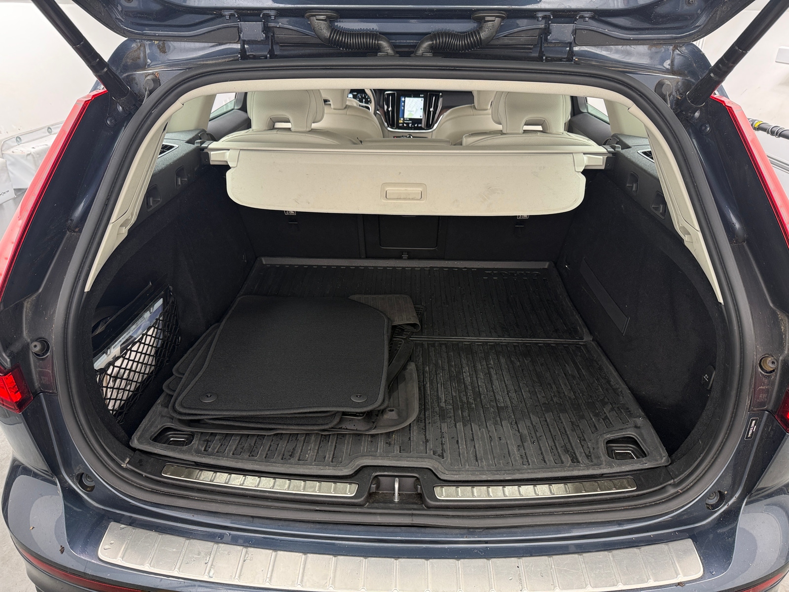 Thumbnail: 2020 Volvo V60 - 6