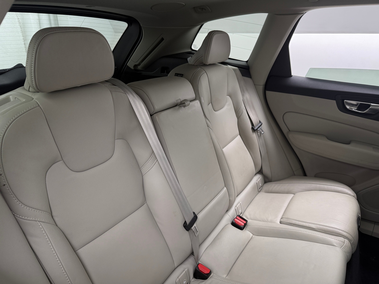 Thumbnail: 2022 Volvo XC60 - 5