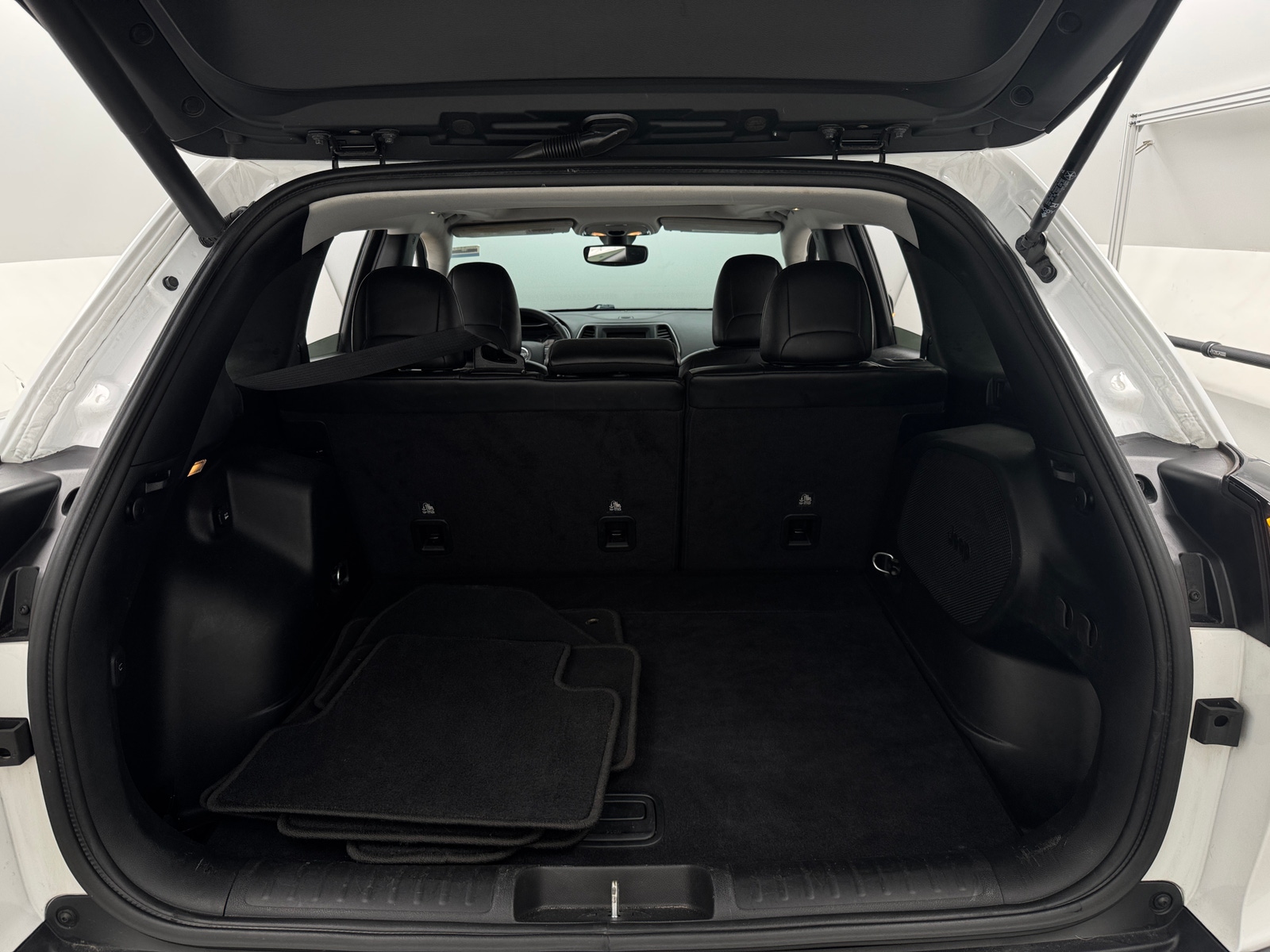 Thumbnail: 2019 Jeep Cherokee - 7