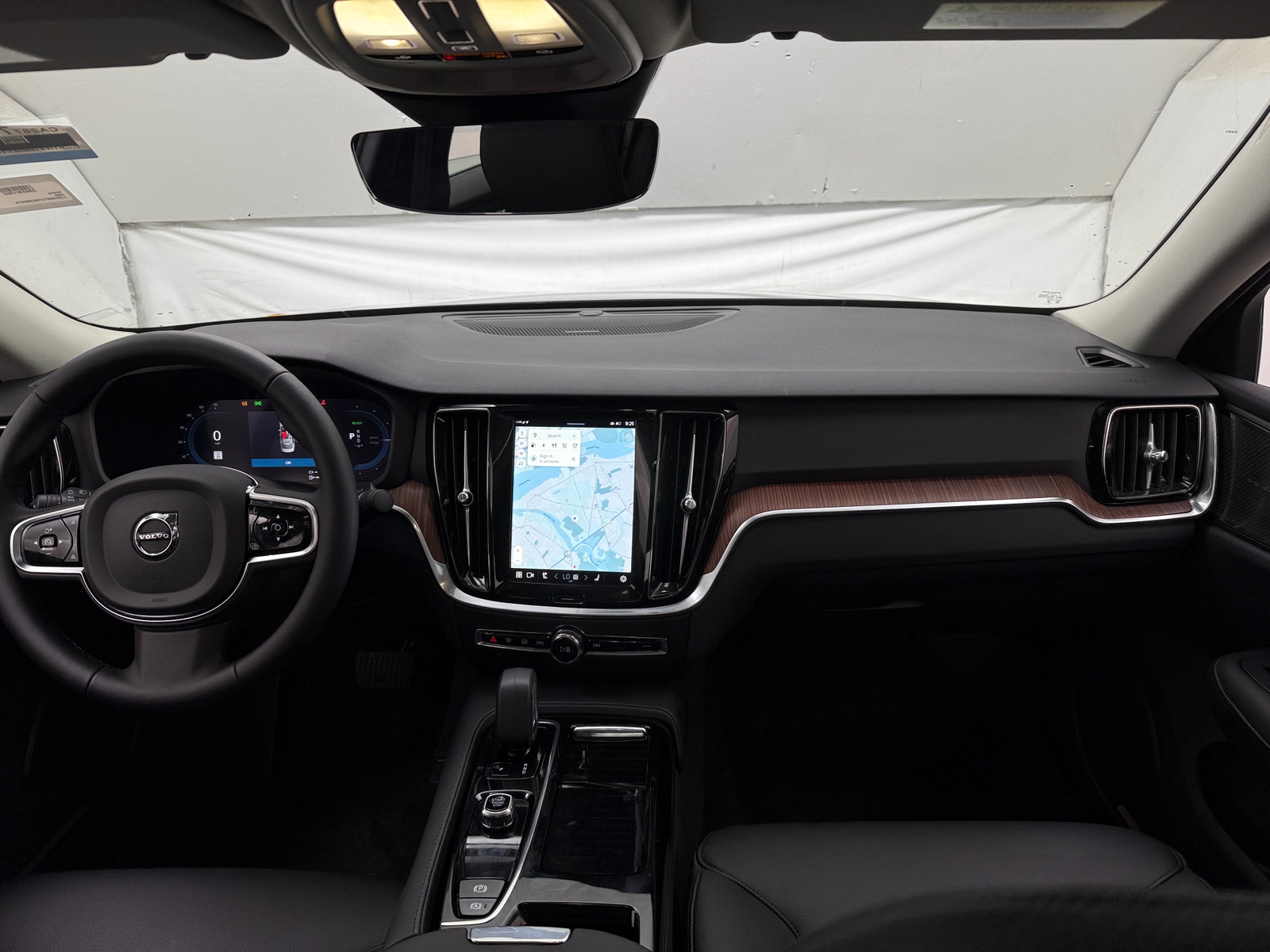 Thumbnail: 2025 Volvo S60 - 2