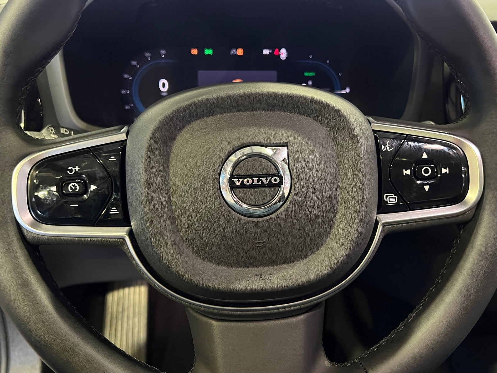 Thumbnail: 2025 Volvo S60 - 4