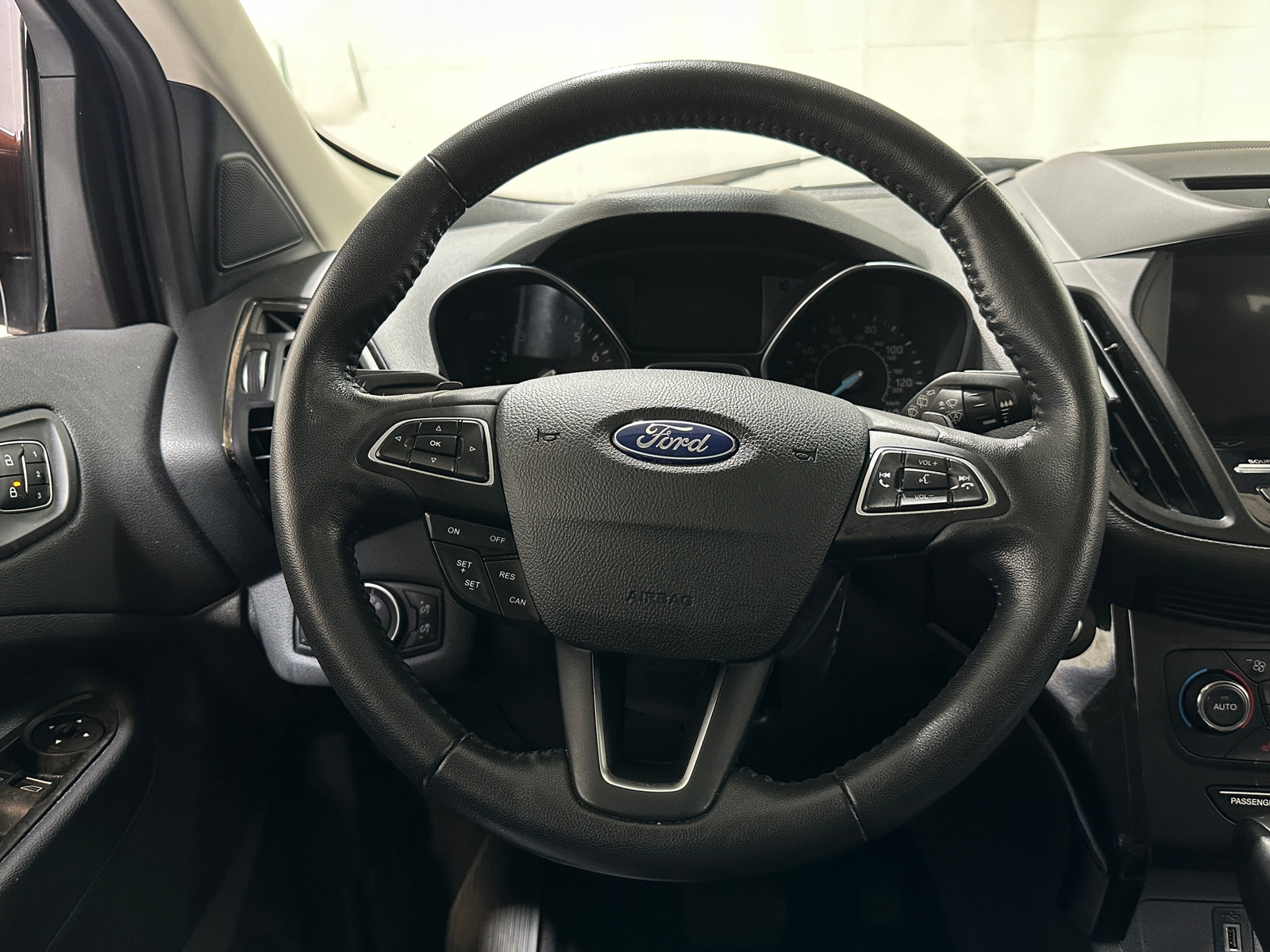 Thumbnail: 2017 Ford Escape - 4