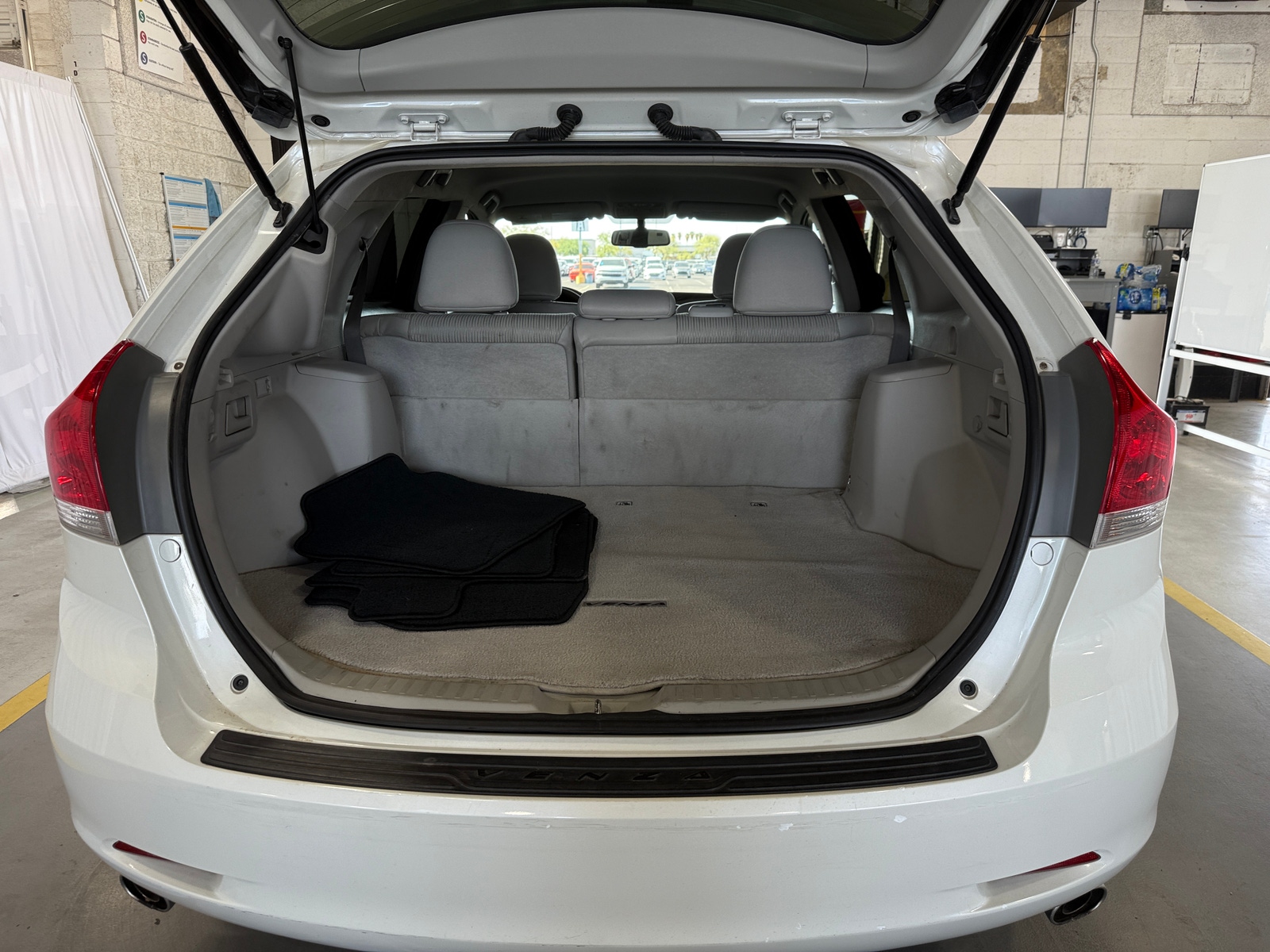 Thumbnail: 2010 Toyota Venza - 7