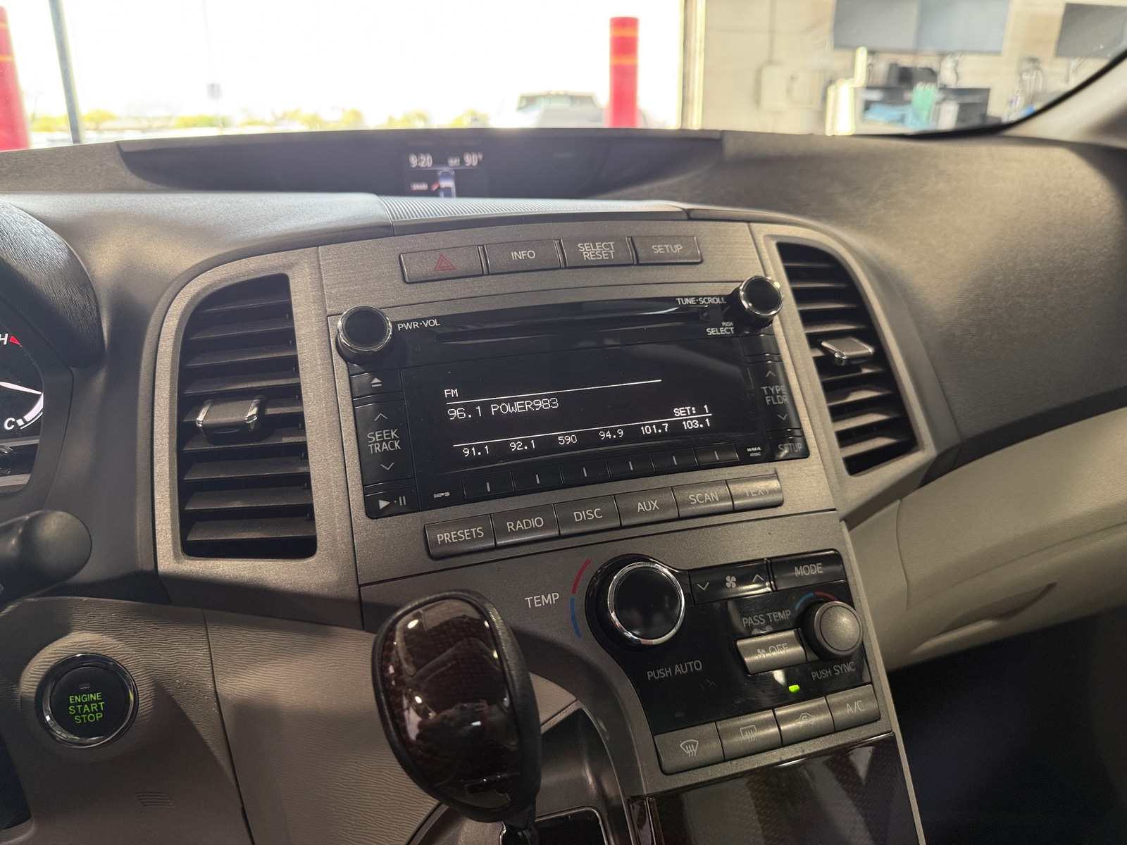 Thumbnail: 2010 Toyota Venza - 4