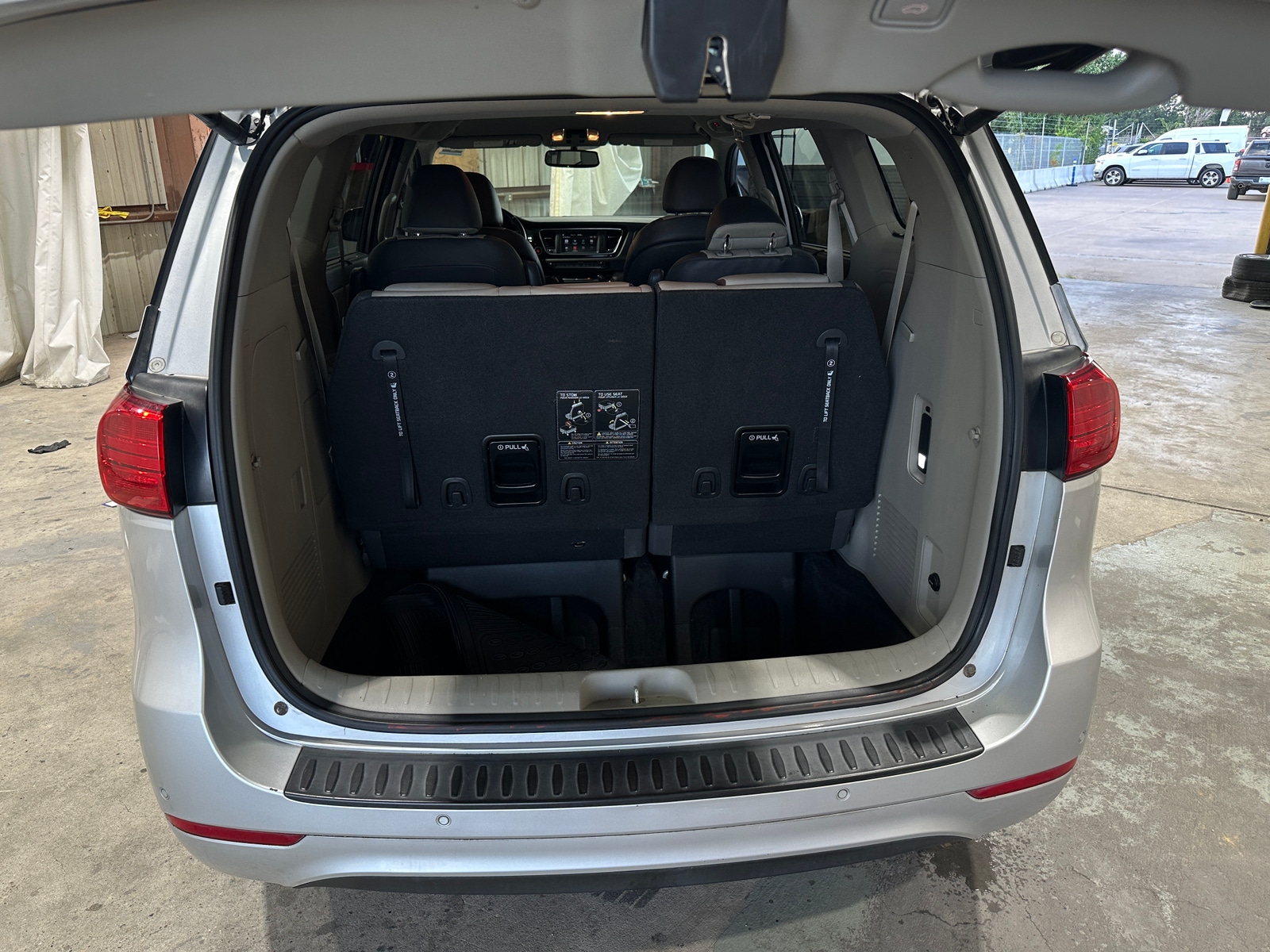 Thumbnail: 2015 Kia Sedona - 6