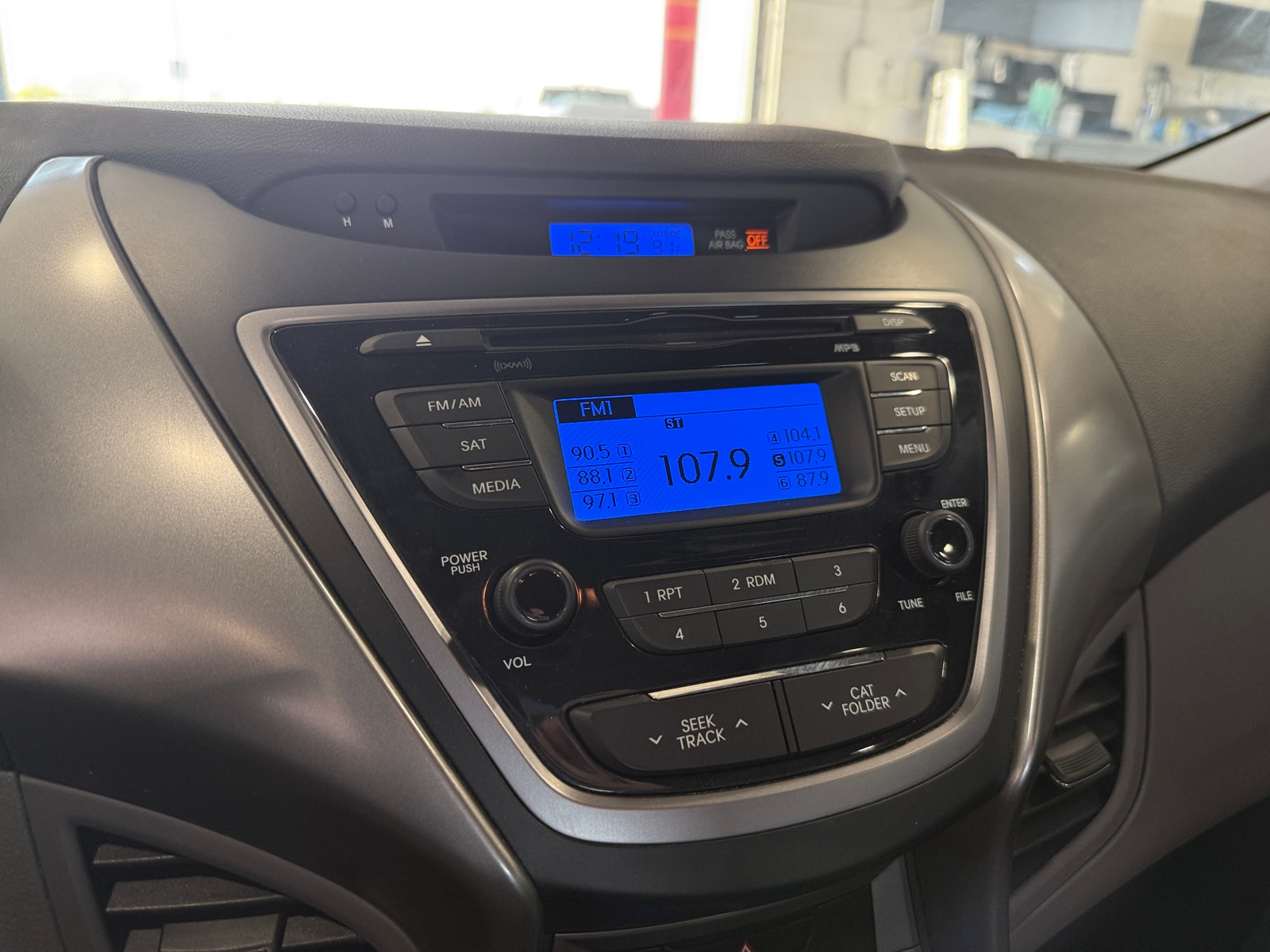 Thumbnail: 2013 Hyundai Elantra - 4