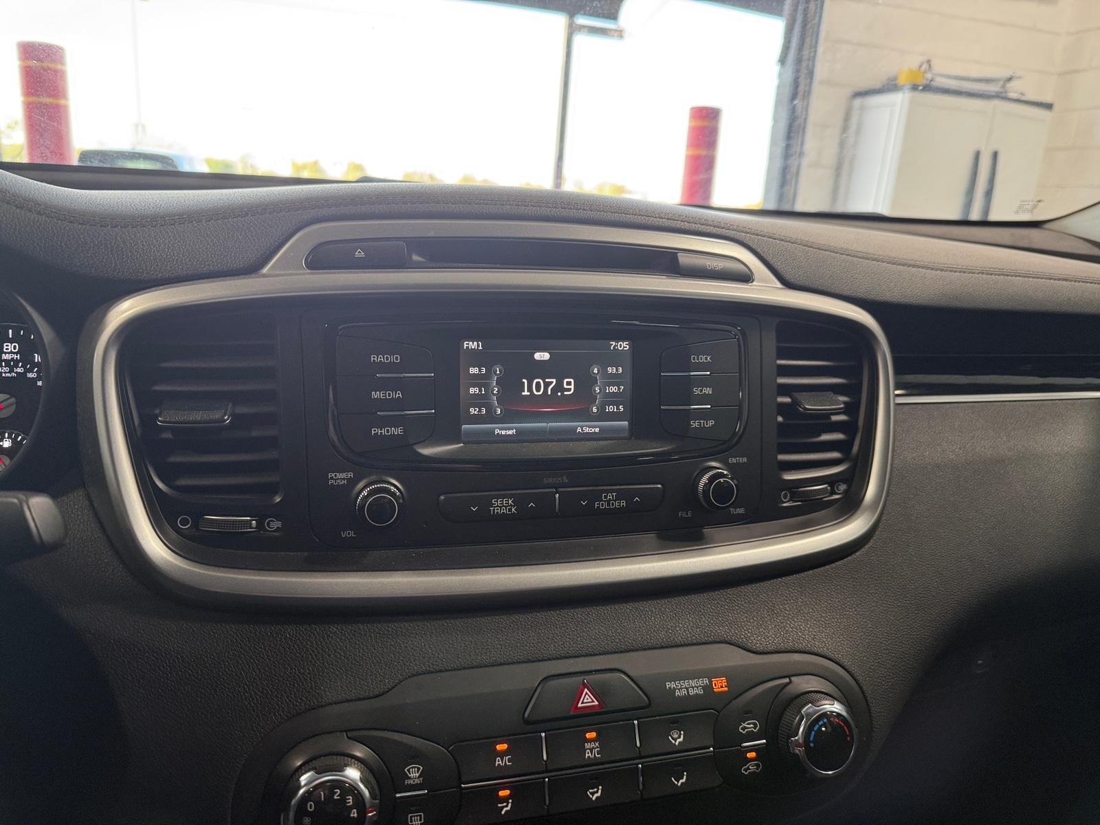 Thumbnail: 2018 Kia Sorento - 4