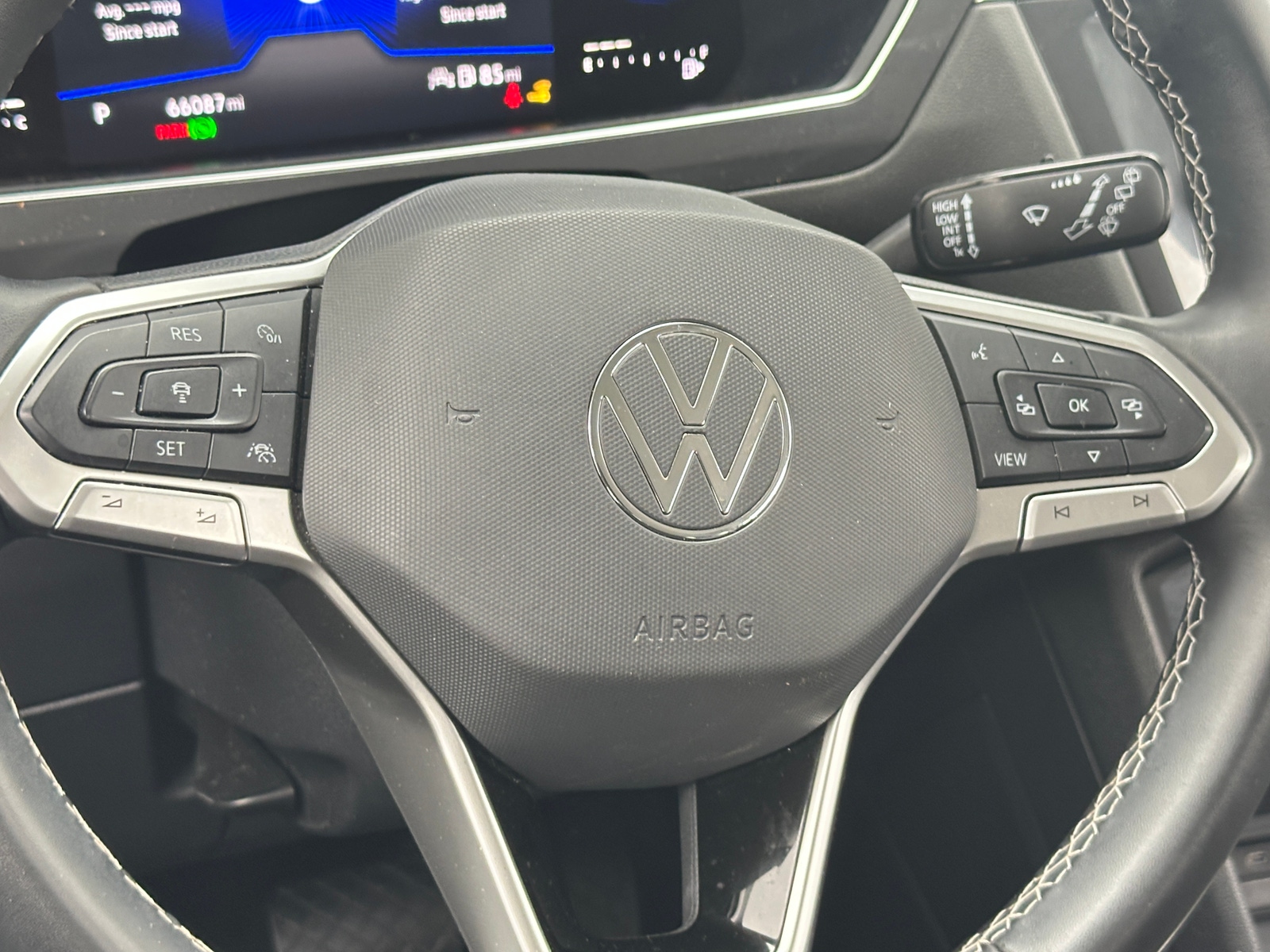 Thumbnail: 2022 Volkswagen Tiguan - 4