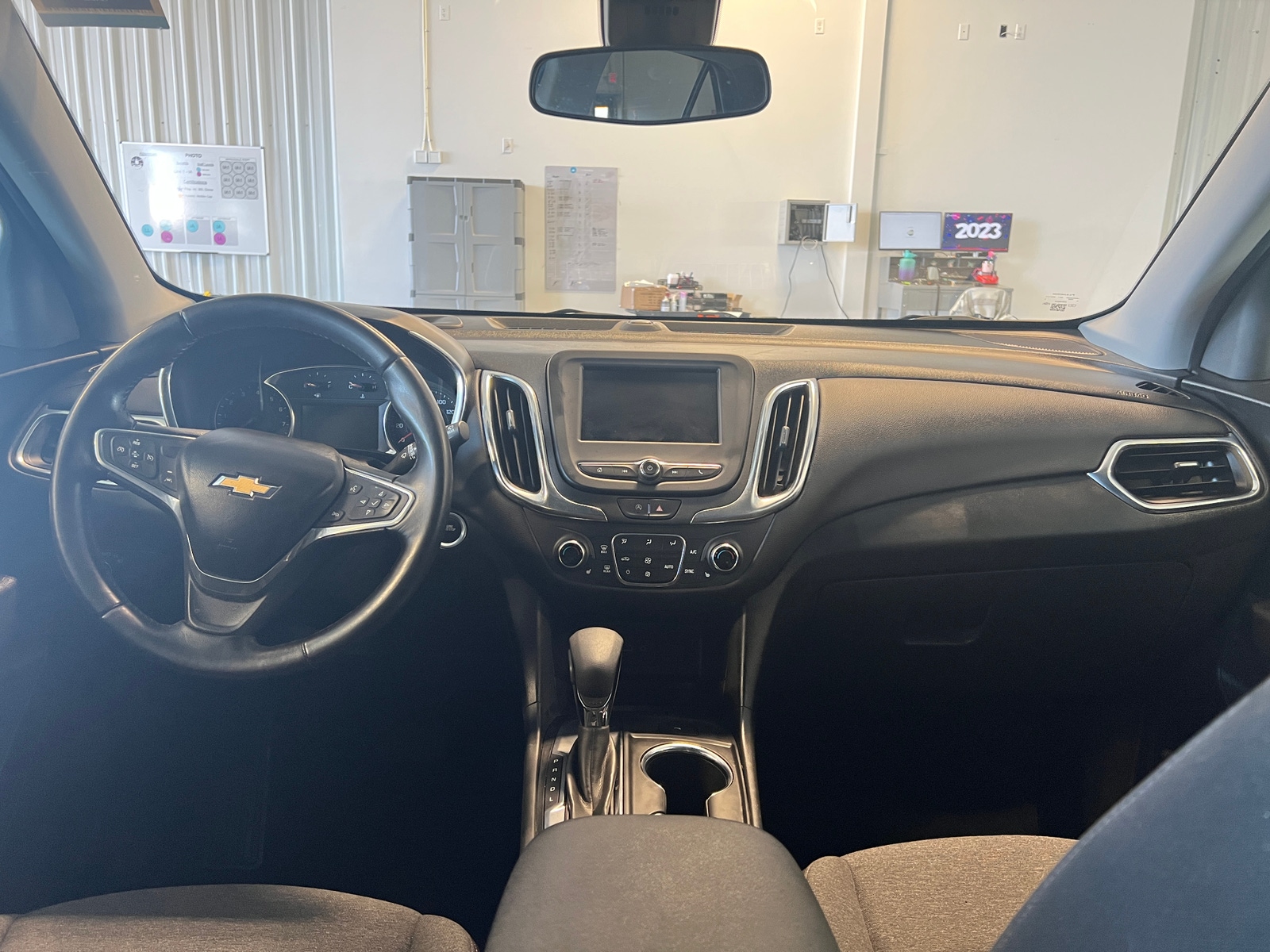 Thumbnail: 2022 Chevrolet Equinox - 3