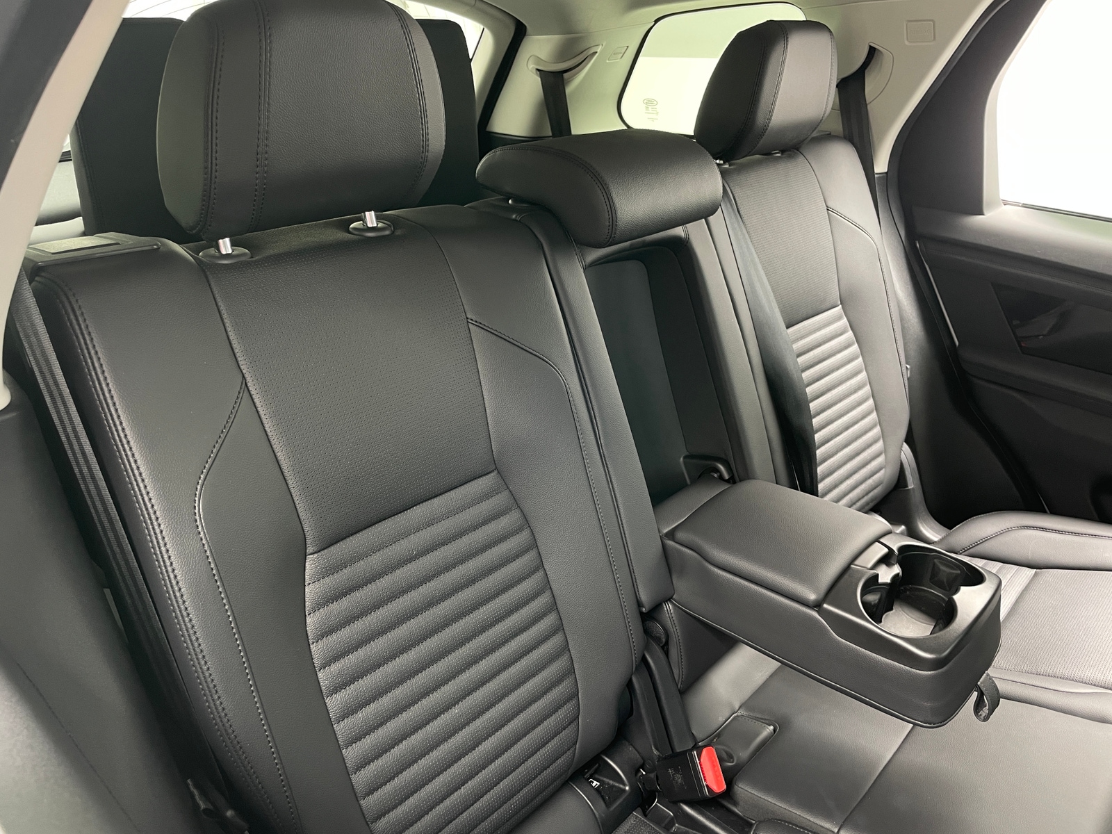 Thumbnail: 2023 Land Rover Discovery Sport - 5