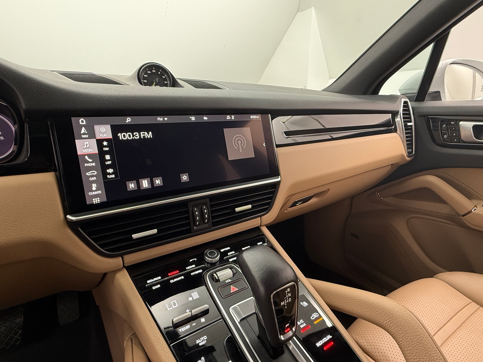 Thumbnail: 2021 Porsche Cayenne - 3