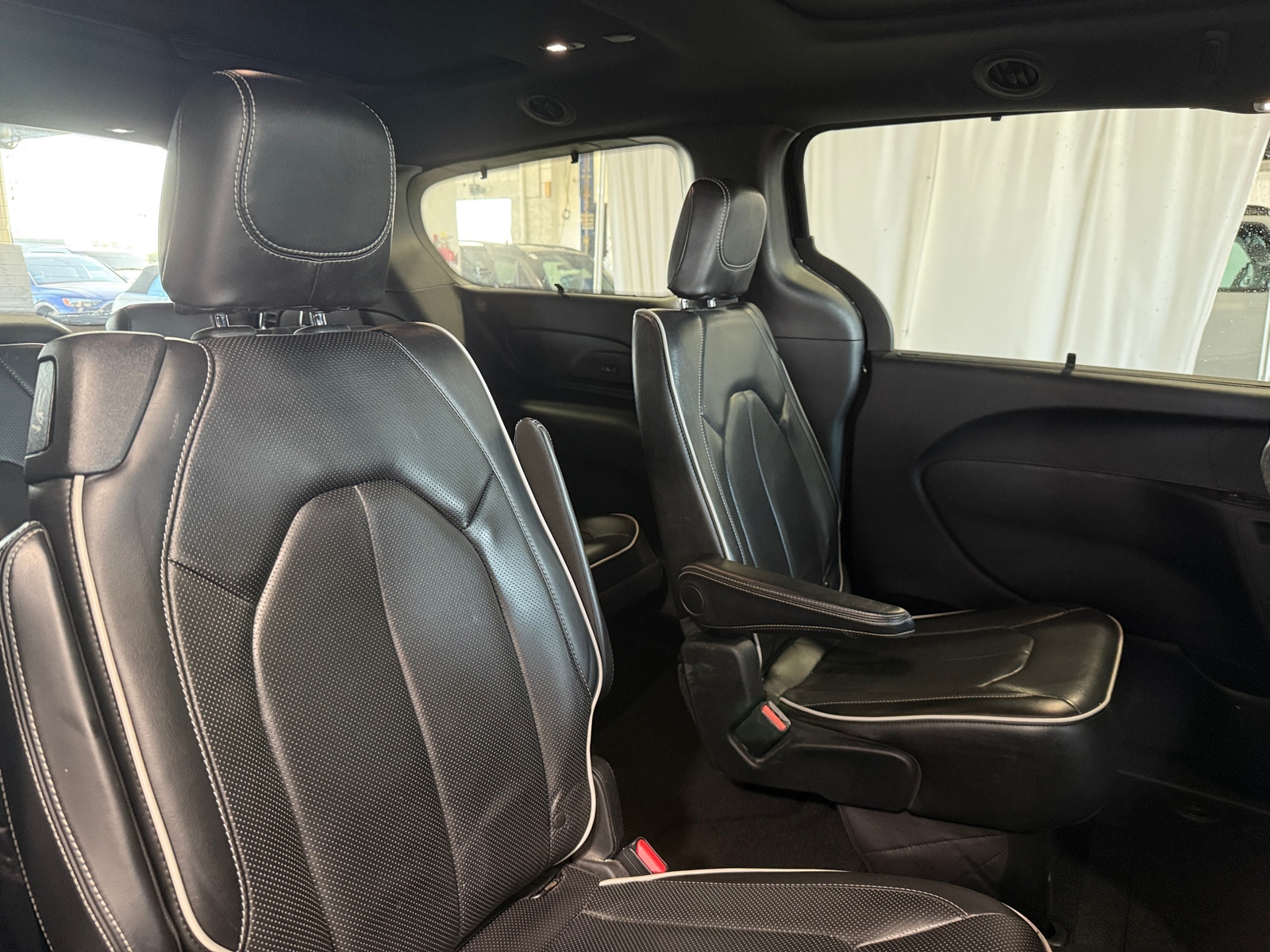 Thumbnail: 2018 Chrysler Pacifica - 5