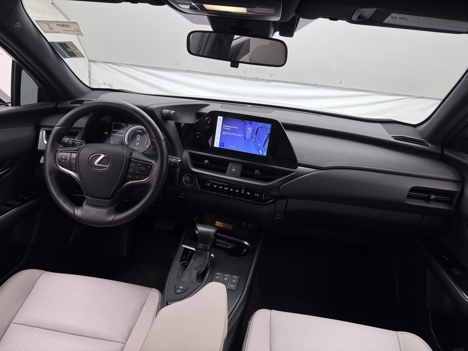 Thumbnail: 2023 Lexus UX - 2