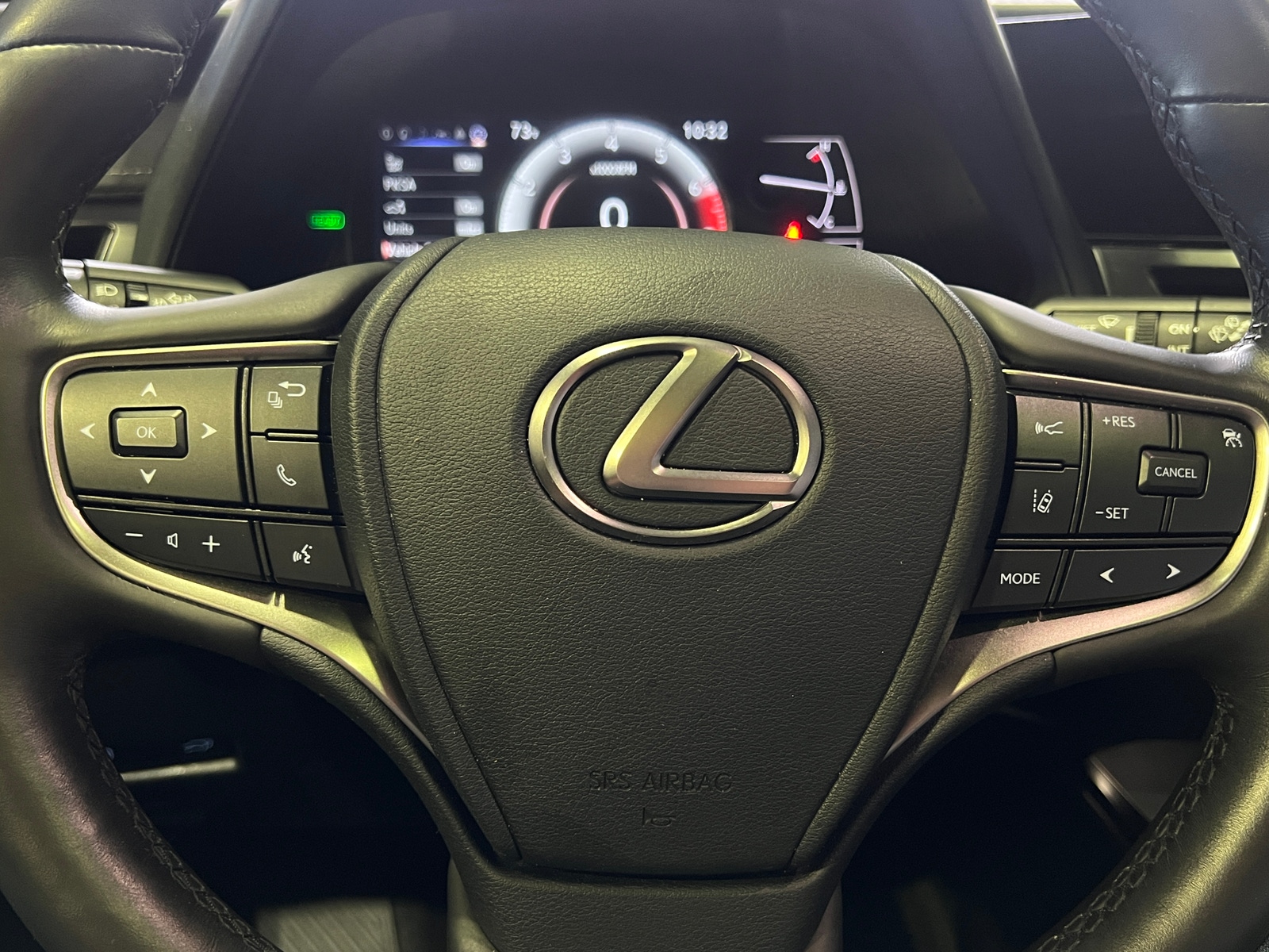 Thumbnail: 2023 Lexus UX - 4