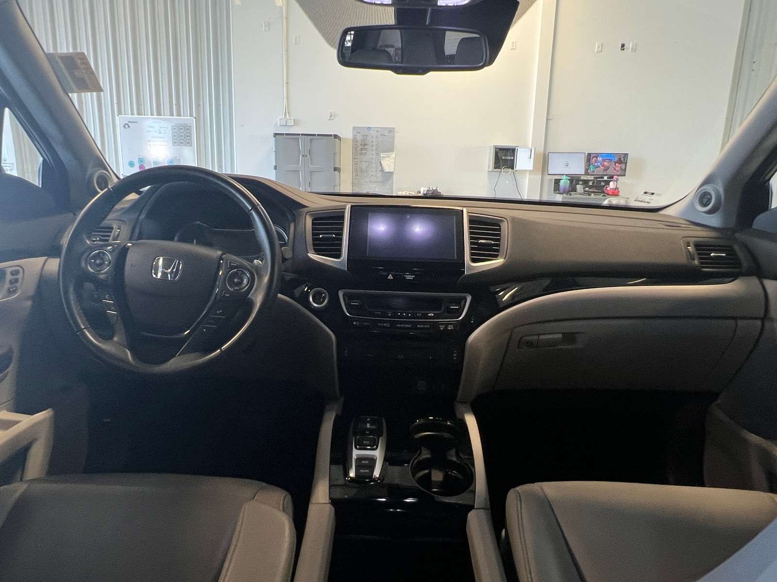 Thumbnail: 2017 Honda Pilot - 2