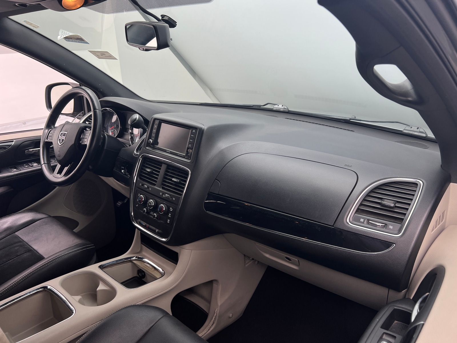 Thumbnail: 2018 Dodge Grand Caravan - 2