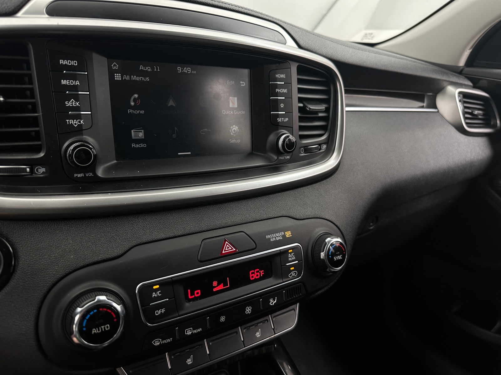 Thumbnail: 2020 Kia Sorento - 4