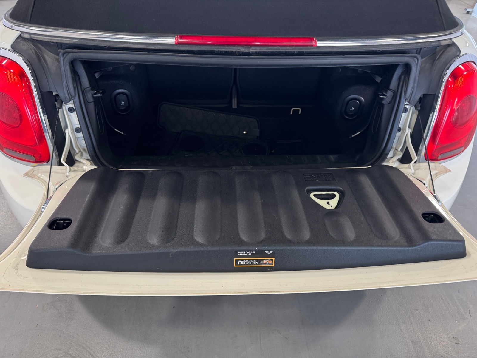 Thumbnail: 2016 MINI Cooper Convertible - 7
