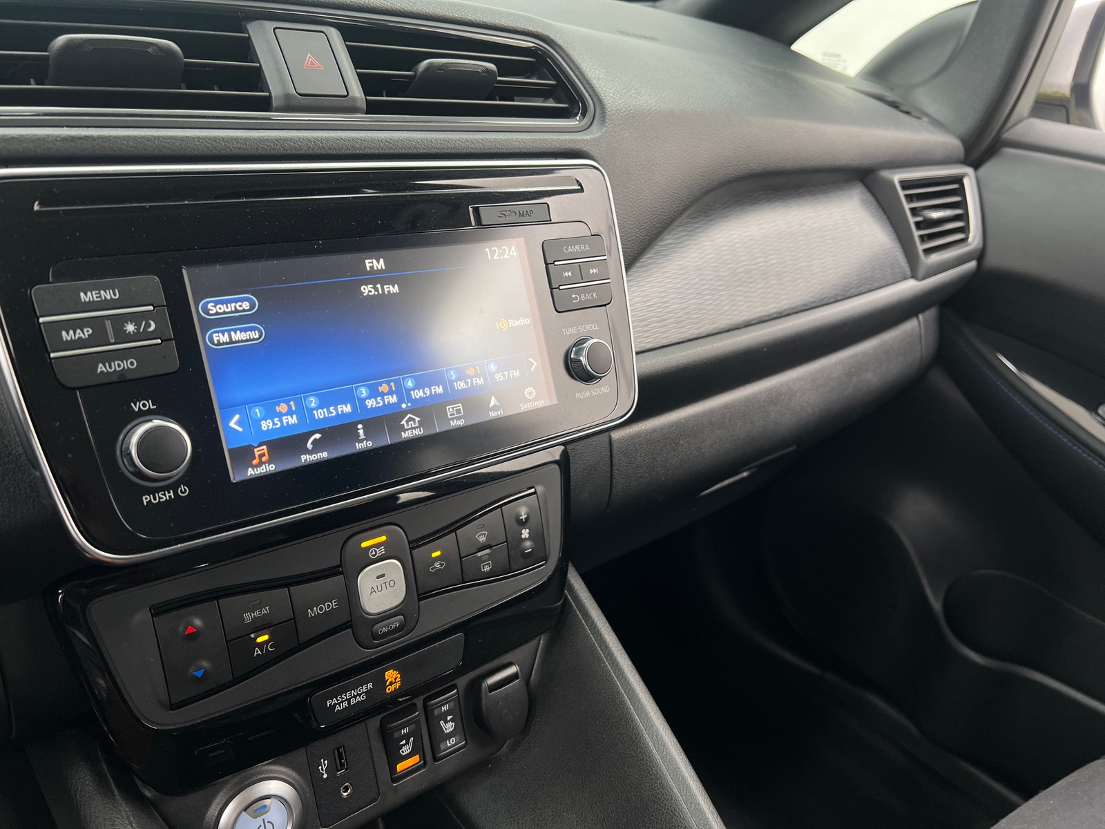 Thumbnail: 2018 Nissan Leaf - 4