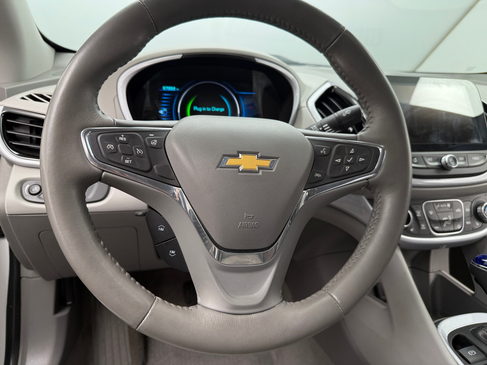 Thumbnail: 2017 Chevrolet Volt - 4