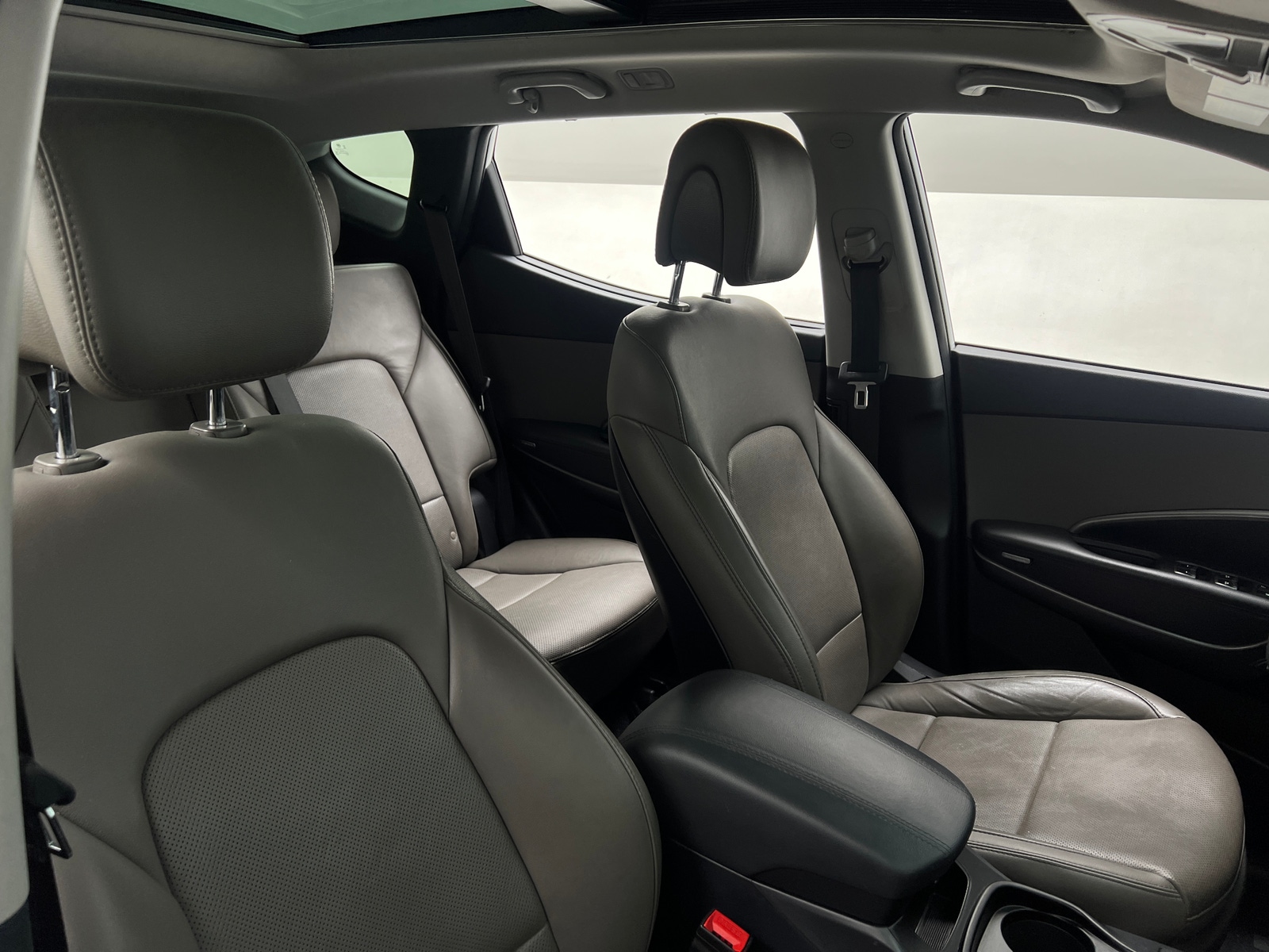 Thumbnail: 2017 Hyundai Santa Fe - 2