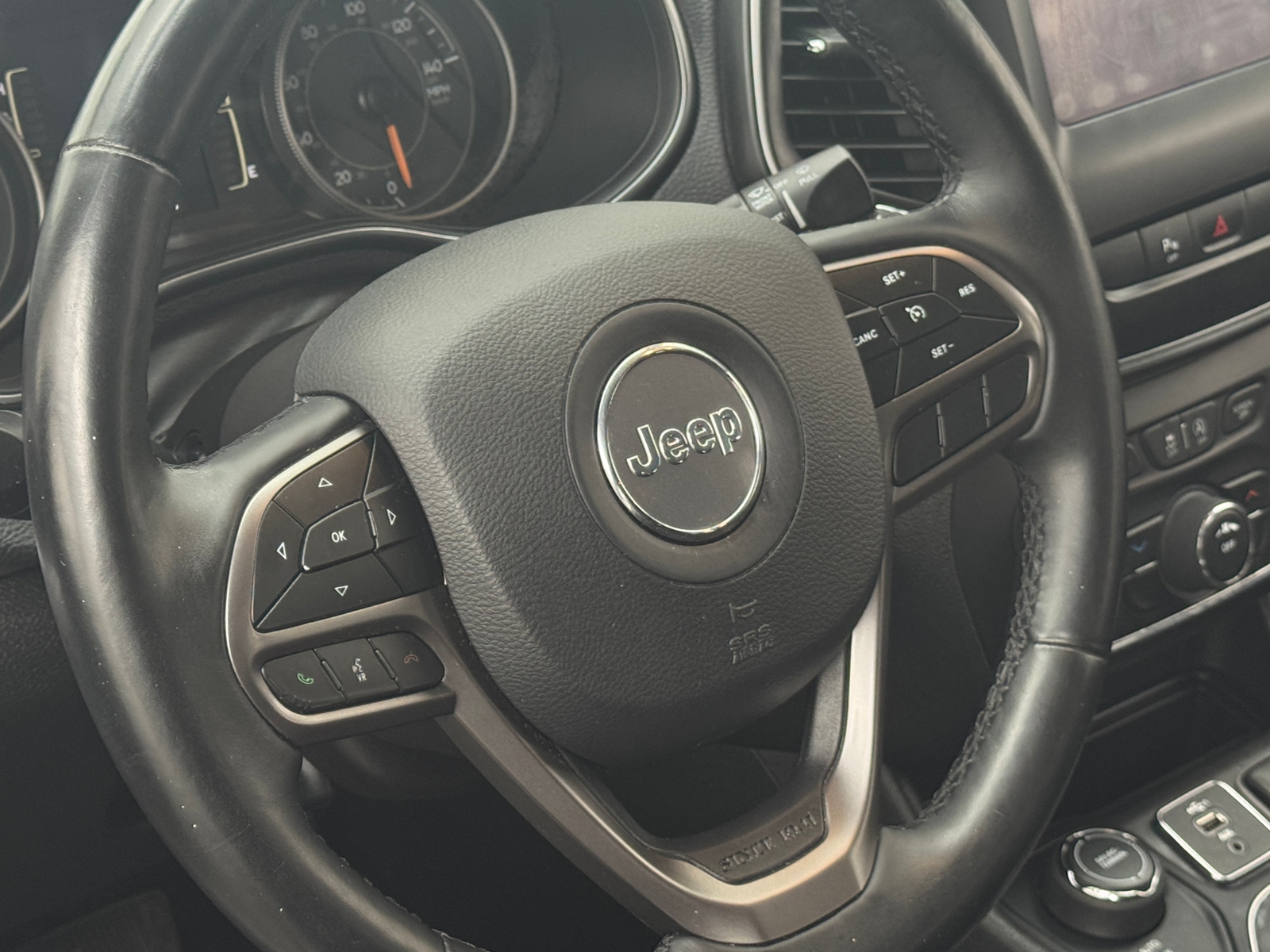 Thumbnail: 2019 Jeep Cherokee - 5