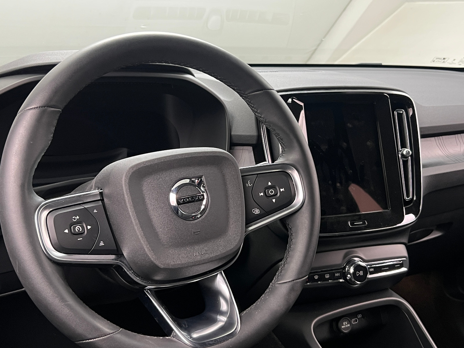 Thumbnail: 2024 Volvo XC40 - 5